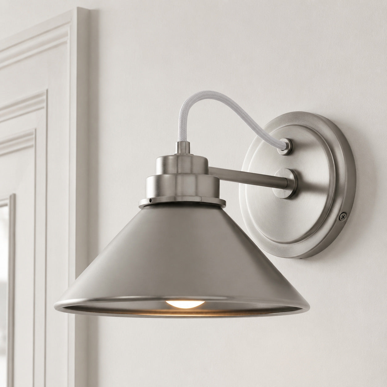 Globe Wandlamp met Gebogen Arm – Moderne Industriële Verlichting voor Badkamer, Slaapkamer en Gang | Sansoti