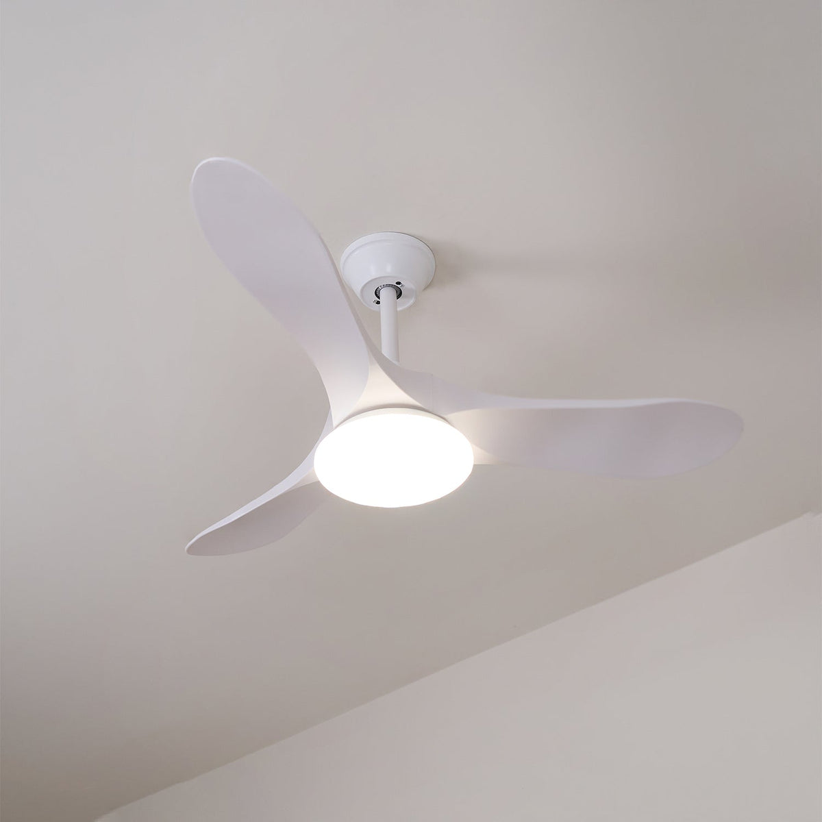 Ventilateur de plafond avec éclairage en bois, 106cm 132cm, 6 vitesses, lampe LED à intensité variable, télécommande, chambre | Sansoti