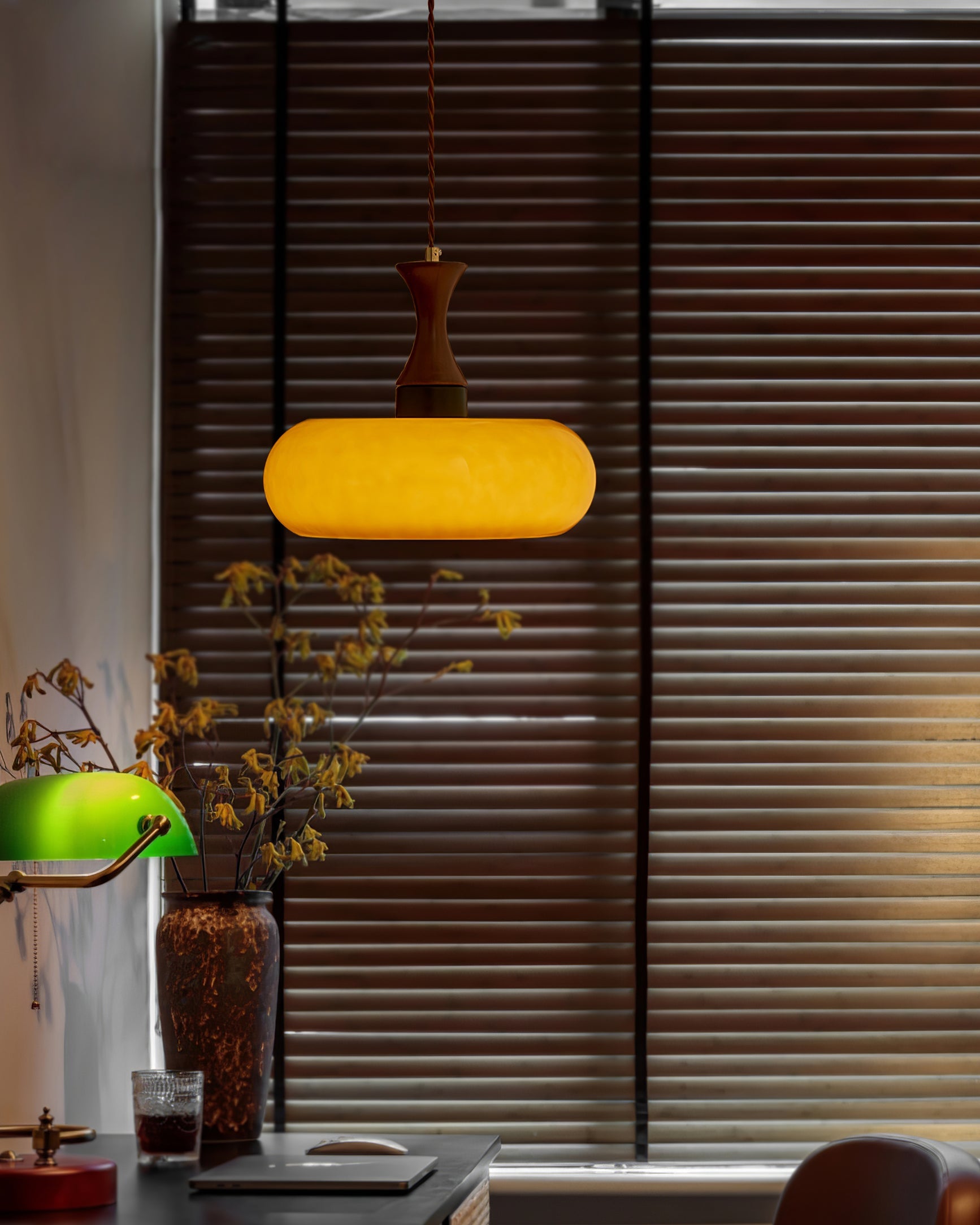 Amber glazen hanglamp – warme sfeerverlichting voor woonkamer en eetkamer | Sansoti