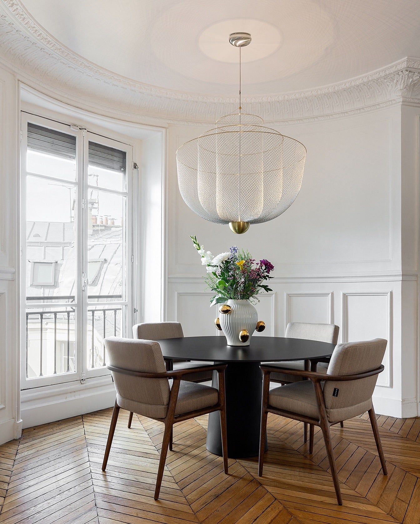 Geometrische Metalen Kroonluchter met Geïntegreerde LED en Messing Accenten – Drie Gelaagde Designlamp | Sansoti
