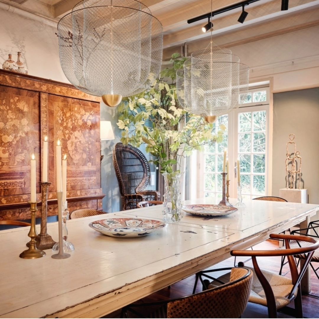 Geometrische Metalen Kroonluchter met Geïntegreerde LED en Messing Accenten – Drie Gelaagde Designlamp | Sansoti