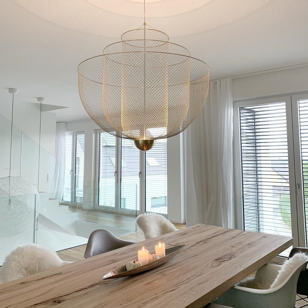 Geometrische Metalen Kroonluchter met Geïntegreerde LED en Messing Accenten – Drie Gelaagde Designlamp | Sansoti