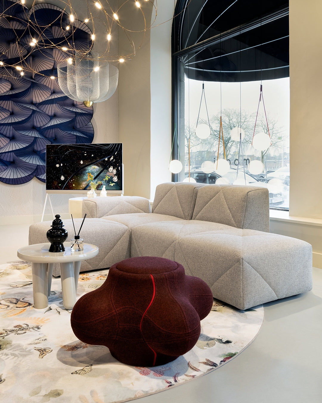 Geometrische Metalen Kroonluchter met Geïntegreerde LED en Messing Accenten – Drie Gelaagde Designlamp | Sansoti