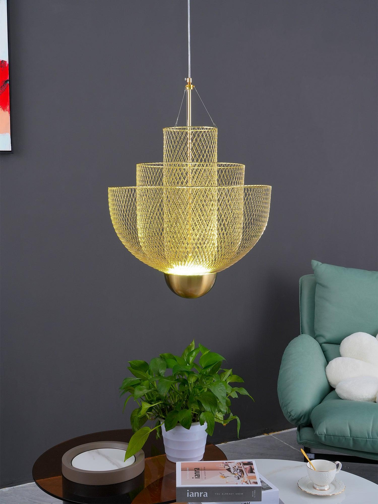 Geometrische Metalen Kroonluchter met Geïntegreerde LED en Messing Accenten – Drie Gelaagde Designlamp | Sansoti