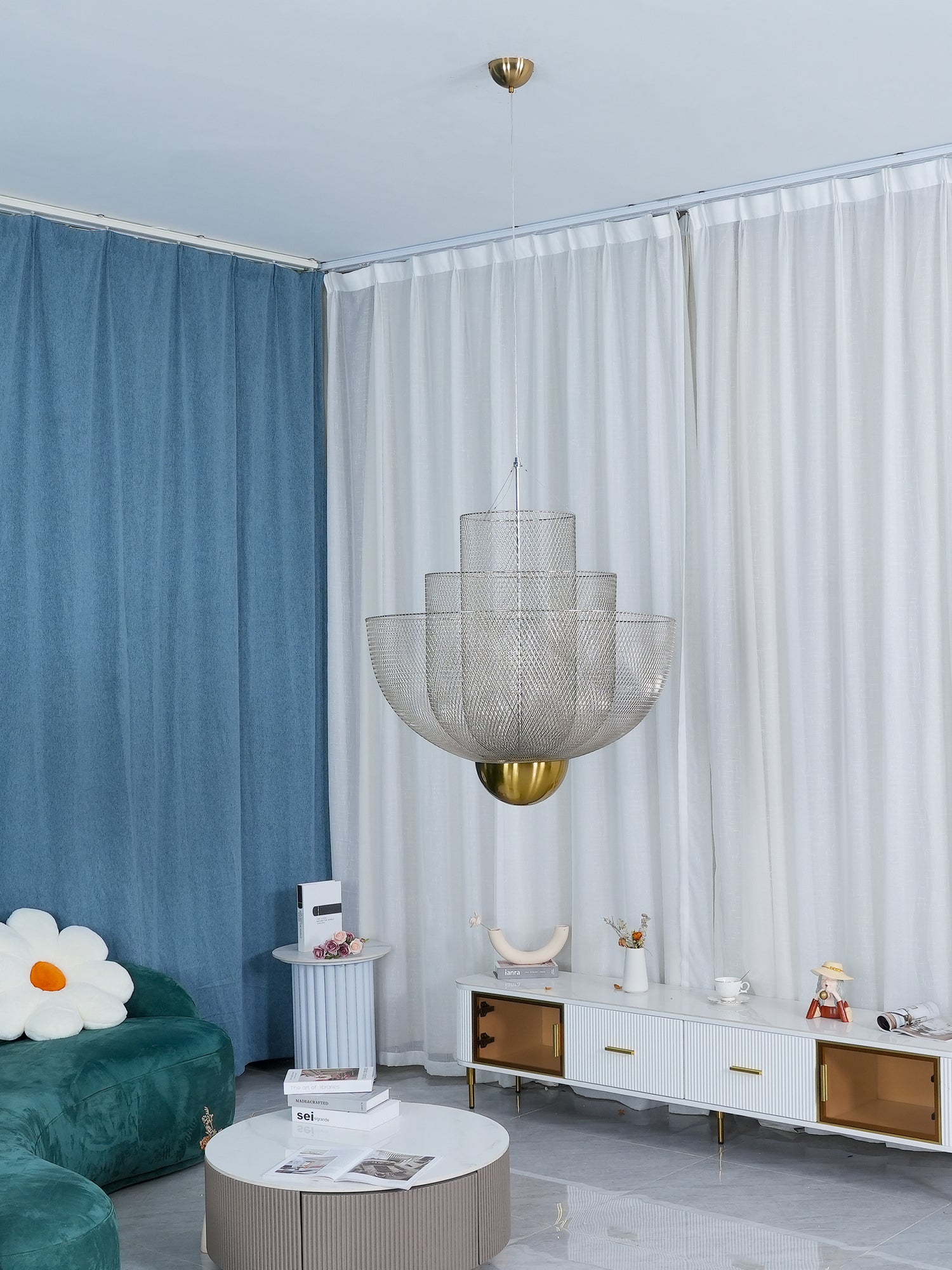 Geometrische Metalen Kroonluchter met Geïntegreerde LED en Messing Accenten – Drie Gelaagde Designlamp | Sansoti
