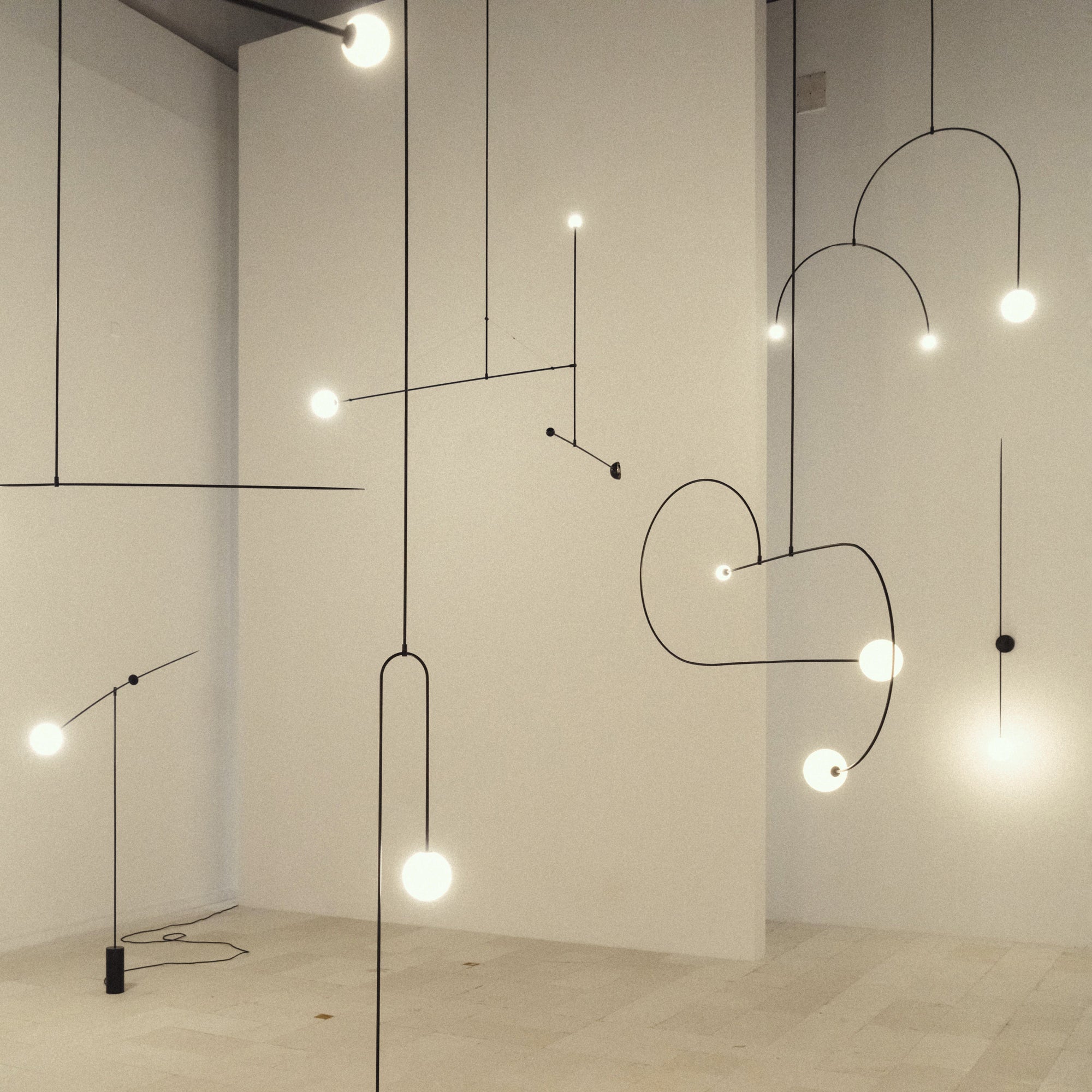 Mobiel Plafondlamp met Glazen Bollen – Modern Messing of Zwart Design – 9 Configuraties – G9 & G4 Fitting | Sansoti
