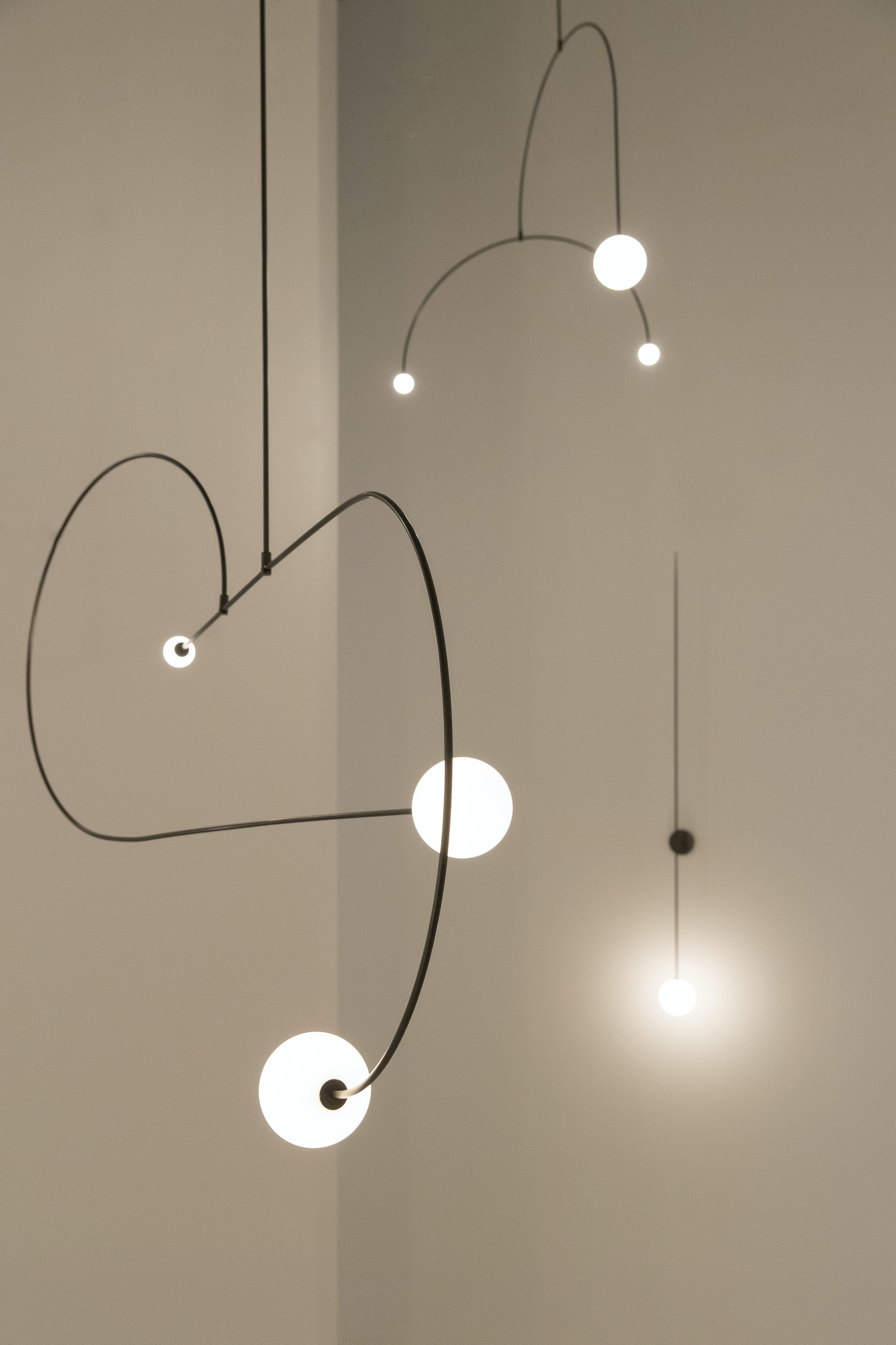 Mobiel Plafondlamp met Glazen Bollen – Modern Messing of Zwart Design – 9 Configuraties – G9 & G4 Fitting | Sansoti
