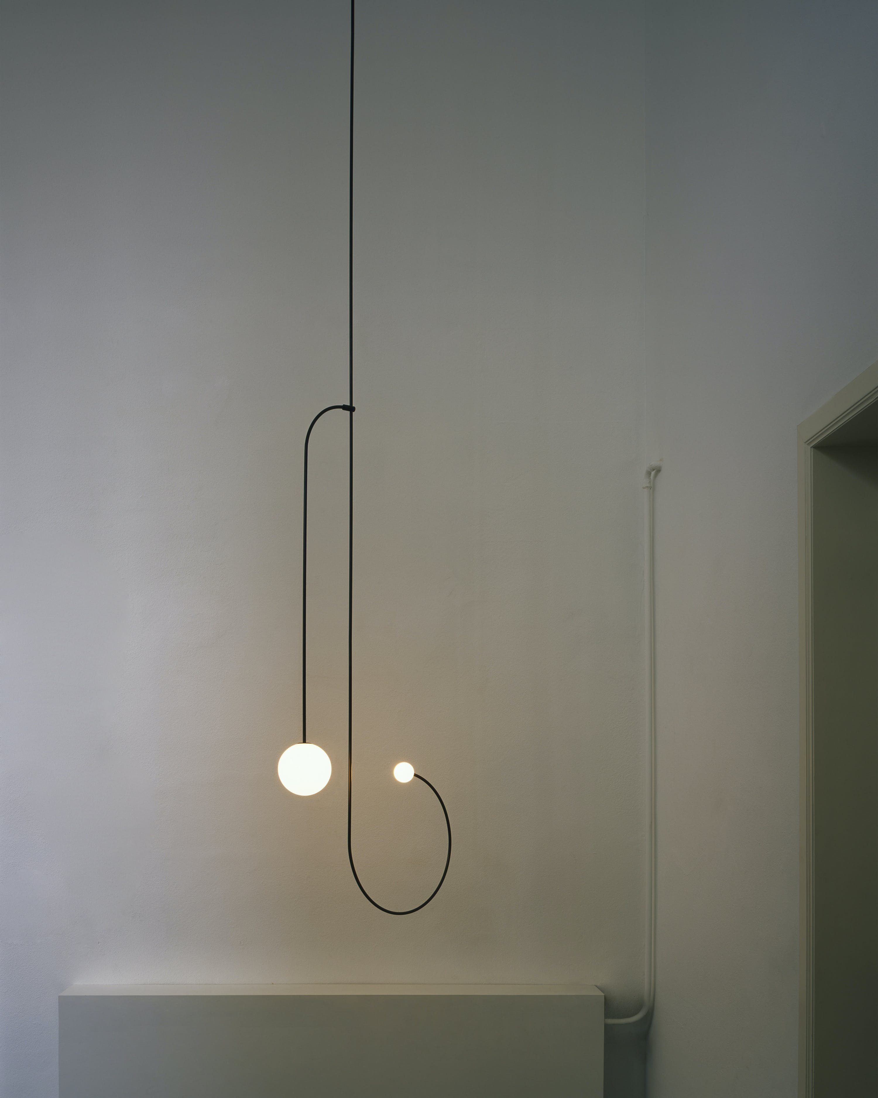 Mobiel Plafondlamp met Glazen Bollen – Modern Messing of Zwart Design – 9 Configuraties – G9 & G4 Fitting | Sansoti