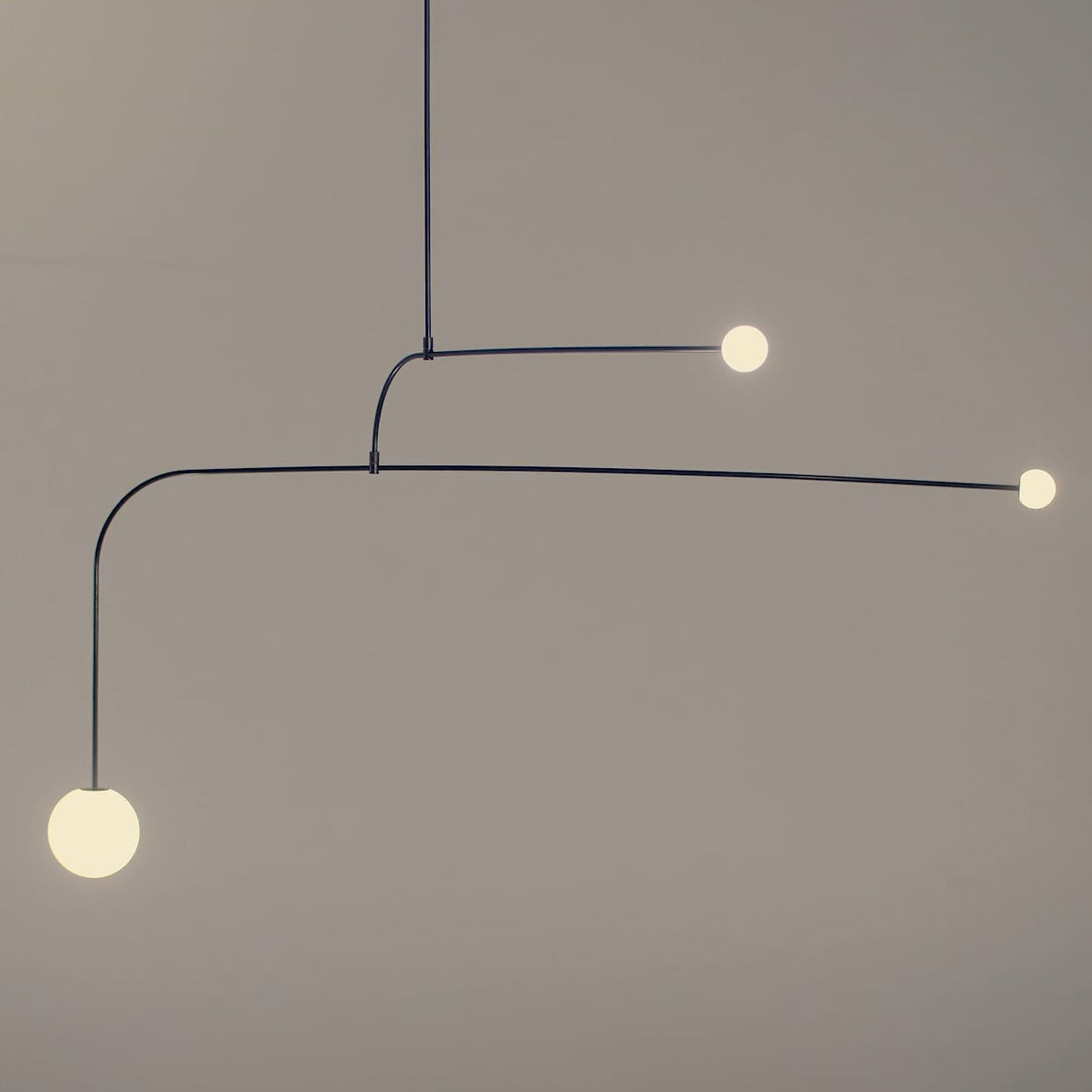 Mobiel Plafondlamp met Glazen Bollen – Modern Messing of Zwart Design – 9 Configuraties – G9 & G4 Fitting | Sansoti