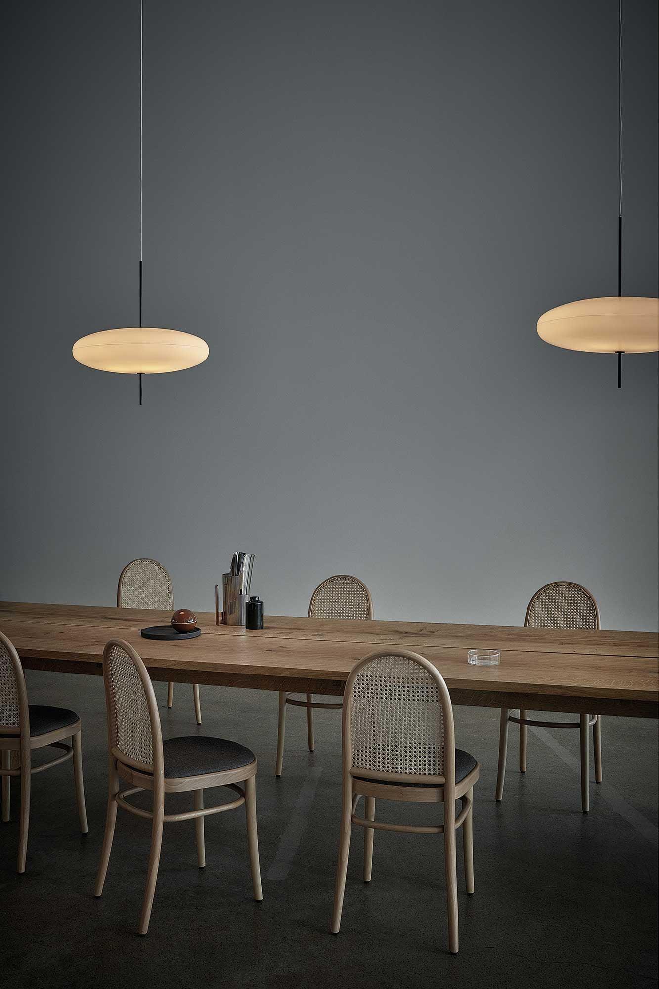 Opaalwitte Schijfhanglamp Elliptisch Design Glas-Effect Polymeer 3-4 Lichtpunten E26/E27 Moderne Designlamp Scandinavische Stijl Zwart of Wit Scandinavisch Interieur | Sansoti