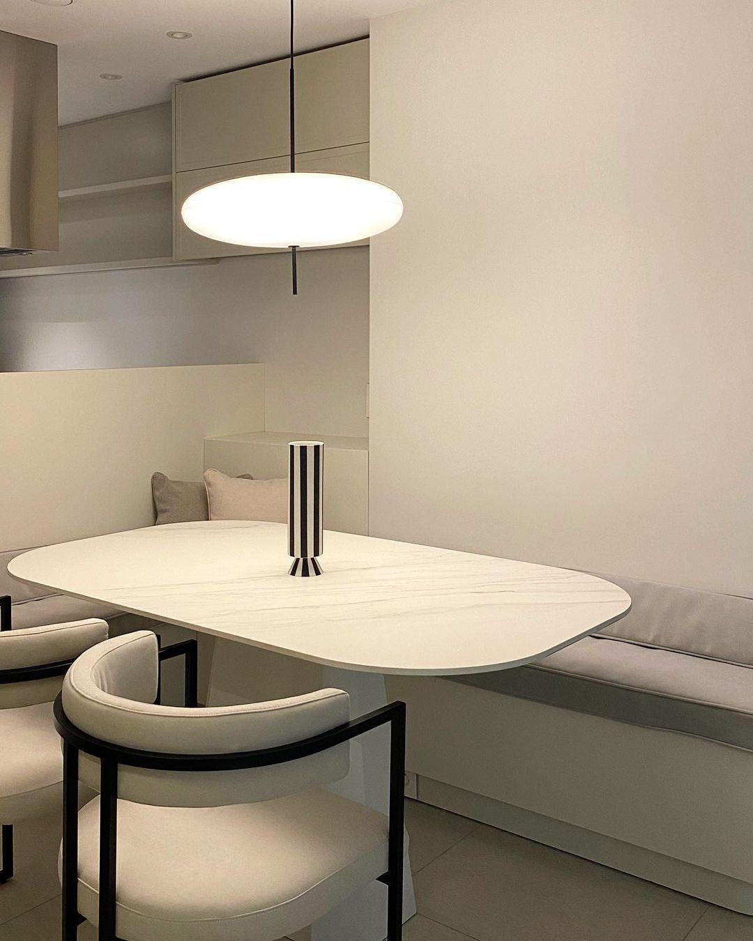 Opaalwitte Schijfhanglamp Elliptisch Design Glas-Effect Polymeer 3-4 Lichtpunten E26/E27 Moderne Designlamp Scandinavische Stijl Zwart of Wit Scandinavisch Interieur | Sansoti