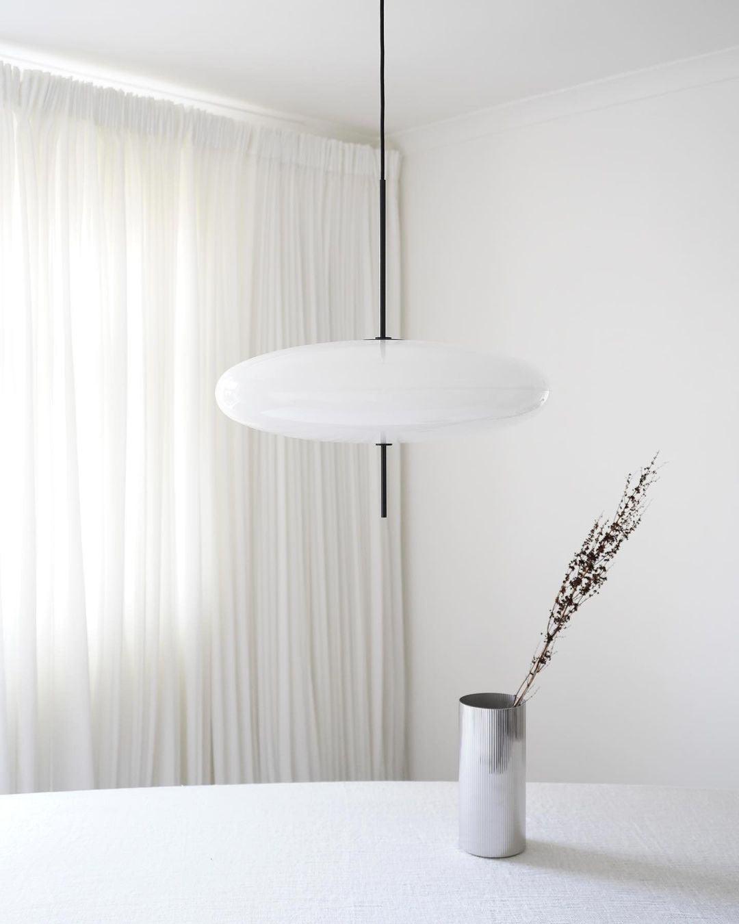 Opaalwitte Schijfhanglamp Elliptisch Design Glas-Effect Polymeer 3-4 Lichtpunten E26/E27 Moderne Designlamp Scandinavische Stijl Zwart of Wit Scandinavisch Interieur | Sansoti
