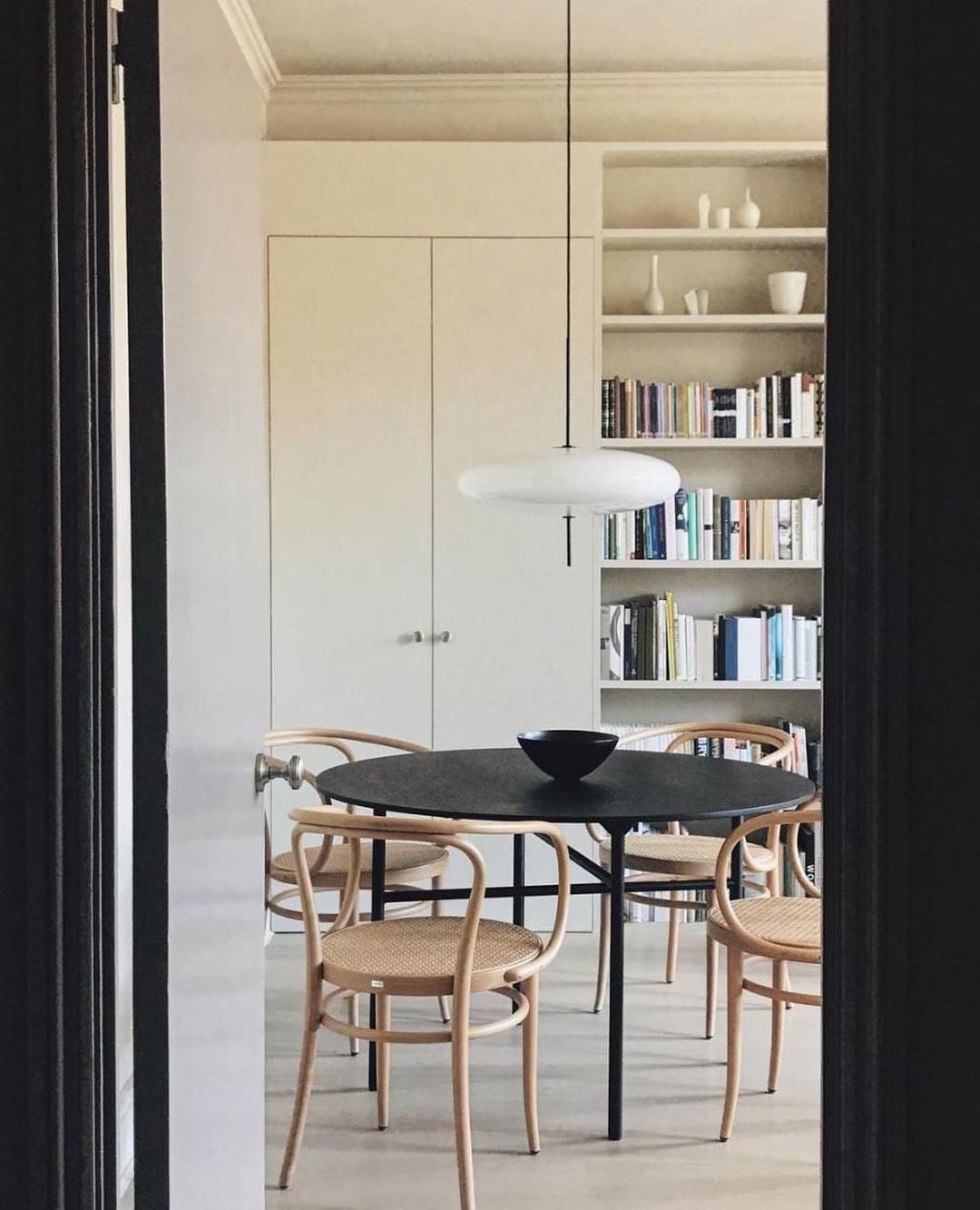 Opaalwitte Schijfhanglamp Elliptisch Design Glas-Effect Polymeer 3-4 Lichtpunten E26/E27 Moderne Designlamp Scandinavische Stijl Zwart of Wit Scandinavisch Interieur | Sansoti