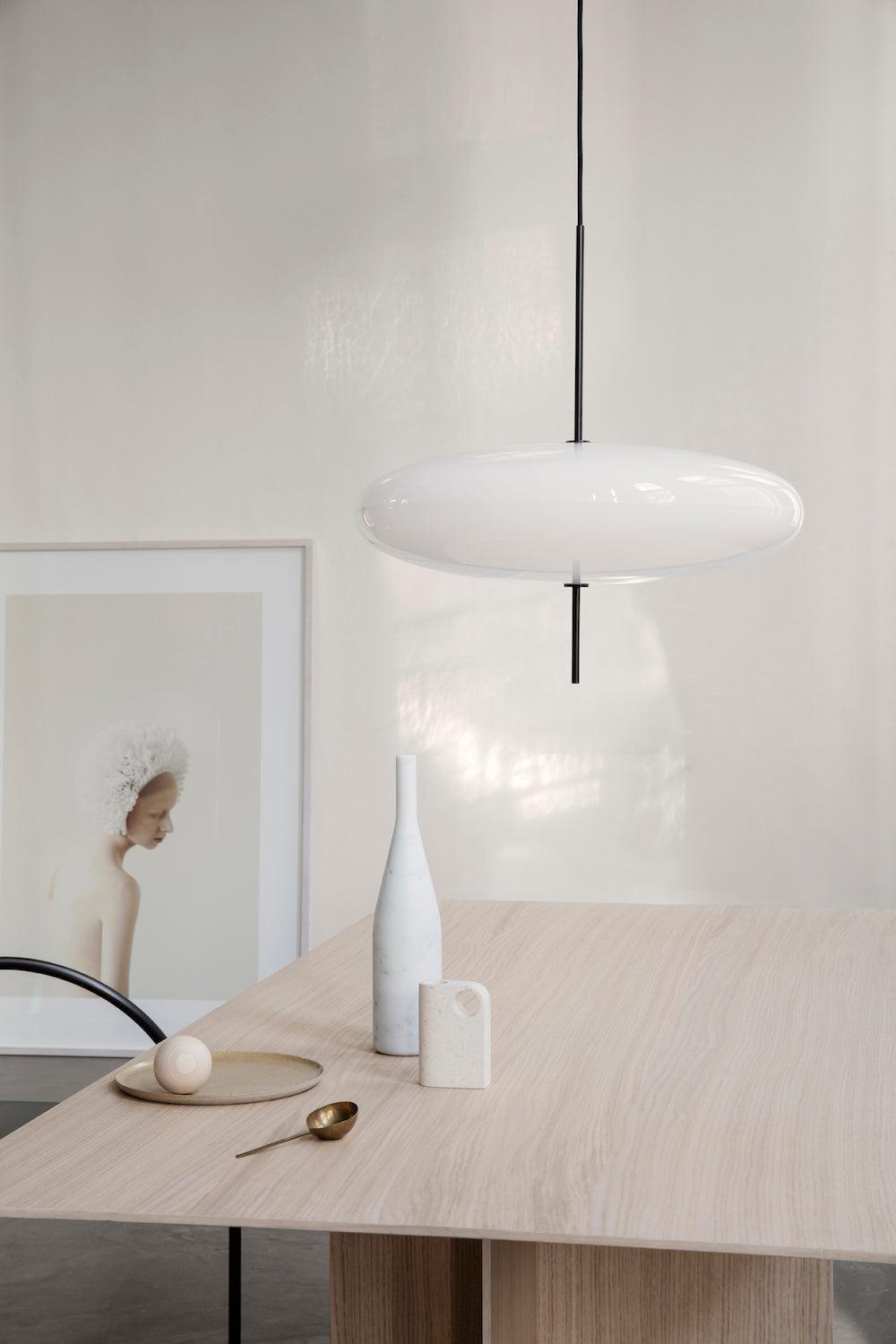Opaalwitte Schijfhanglamp Elliptisch Design Glas-Effect Polymeer 3-4 Lichtpunten E26/E27 Moderne Designlamp Scandinavische Stijl Zwart of Wit Scandinavisch Interieur | Sansoti