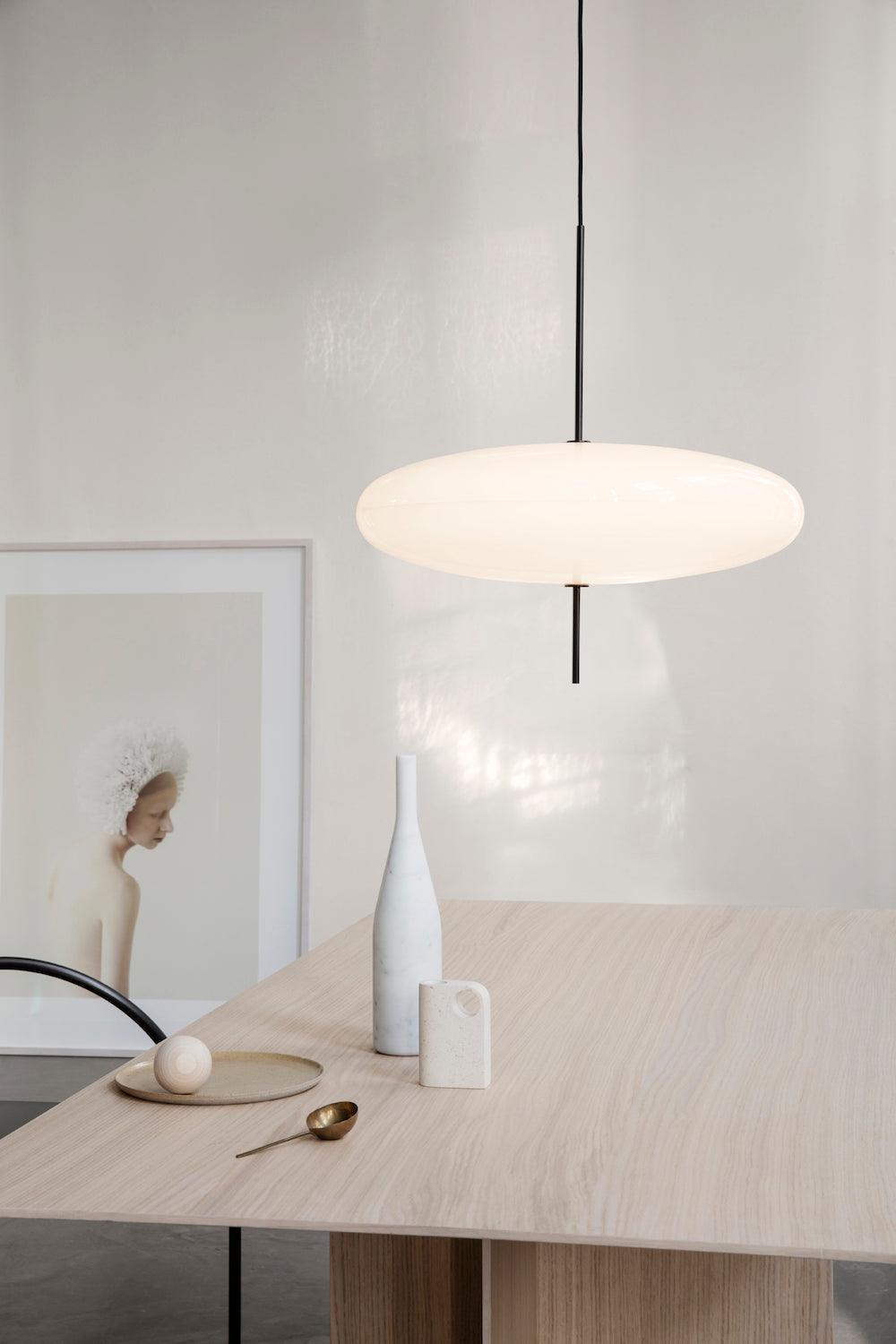 Opaalwitte Schijfhanglamp Elliptisch Design Glas-Effect Polymeer 3-4 Lichtpunten E26/E27 Moderne Designlamp Scandinavische Stijl Zwart of Wit Scandinavisch Interieur | Sansoti