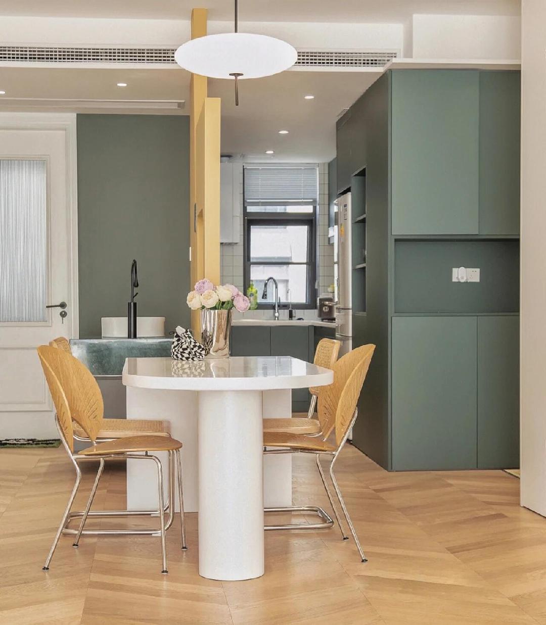 Opaalwitte Schijfhanglamp Elliptisch Design Glas-Effect Polymeer 3-4 Lichtpunten E26/E27 Moderne Designlamp Scandinavische Stijl Zwart of Wit Scandinavisch Interieur | Sansoti
