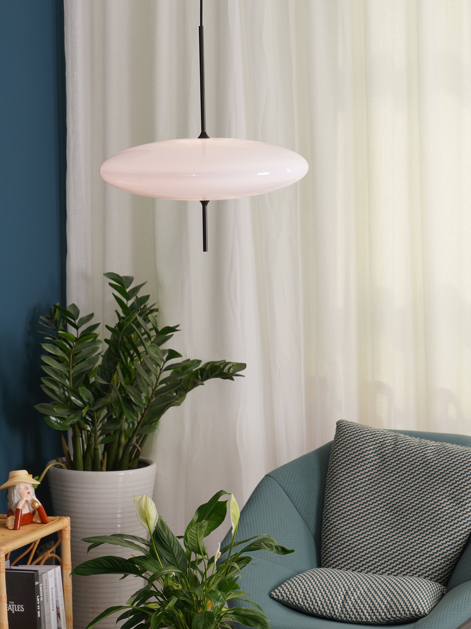 Opaalwitte Schijfhanglamp Elliptisch Design Glas-Effect Polymeer 3-4 Lichtpunten E26/E27 Moderne Designlamp Scandinavische Stijl Zwart of Wit Scandinavisch Interieur | Sansoti