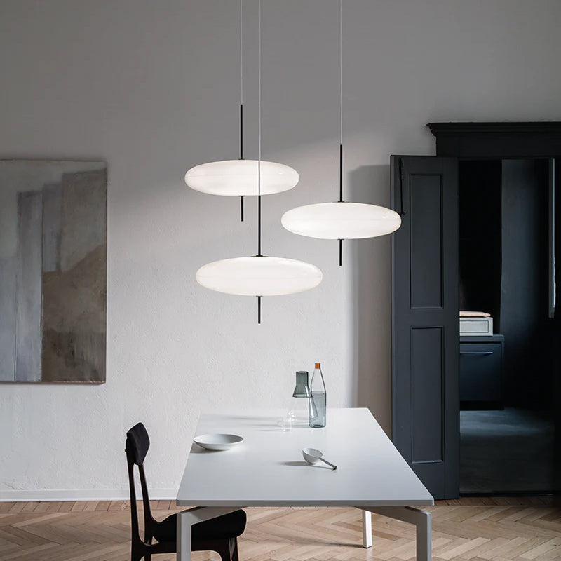 Opaalwitte Schijfhanglamp Elliptisch Design Glas-Effect Polymeer 3-4 Lichtpunten E26/E27 Moderne Designlamp Scandinavische Stijl Zwart of Wit Scandinavisch Interieur | Sansoti