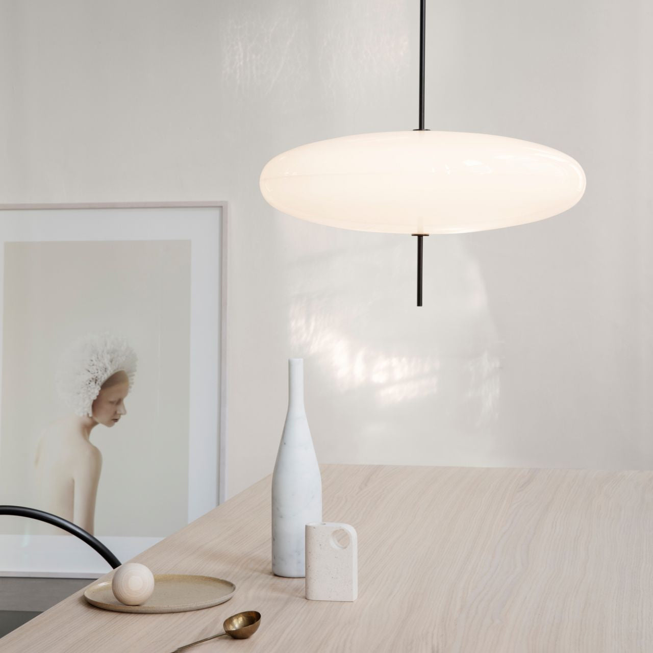 Opaalwitte Schijfhanglamp Elliptisch Design Glas-Effect Polymeer 3-4 Lichtpunten E26/E27 Moderne Designlamp Scandinavische Stijl Zwart of Wit Scandinavisch Interieur | Sansoti