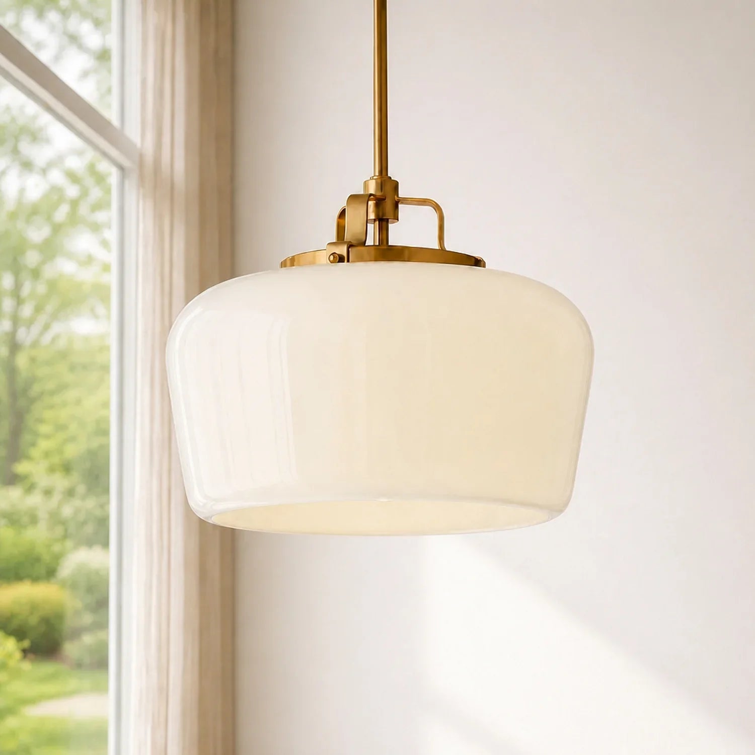 Hanglamp met Opaal Wit Glazen Kap en Antique Brass Fitting – 3-Lichts Hangverlichting voor Keukeneiland Eetkamer Woonkamer Scandinavisch Interieur | Sansoti