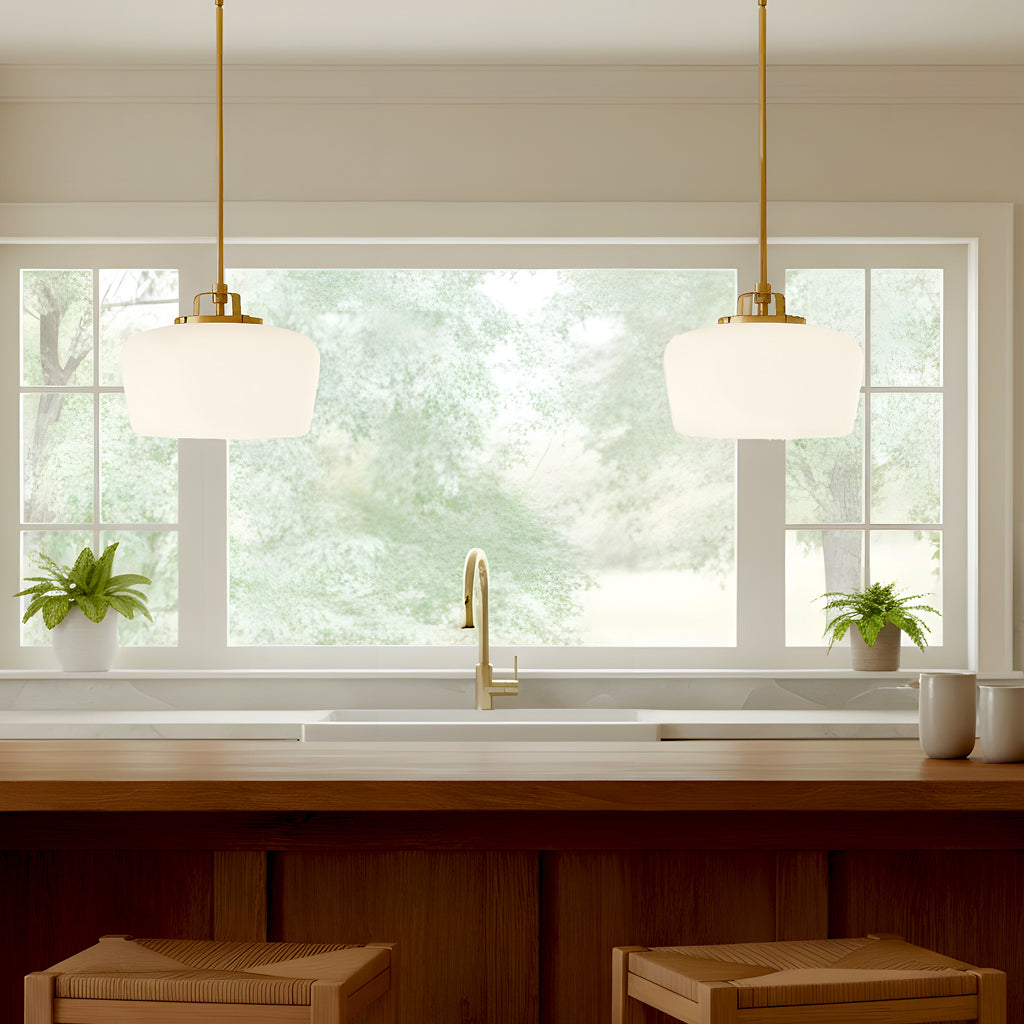 Hanglamp met Opaal Wit Glazen Kap en Antique Brass Fitting – 3-Lichts Hangverlichting voor Keukeneiland Eetkamer Woonkamer Scandinavisch Interieur | Sansoti