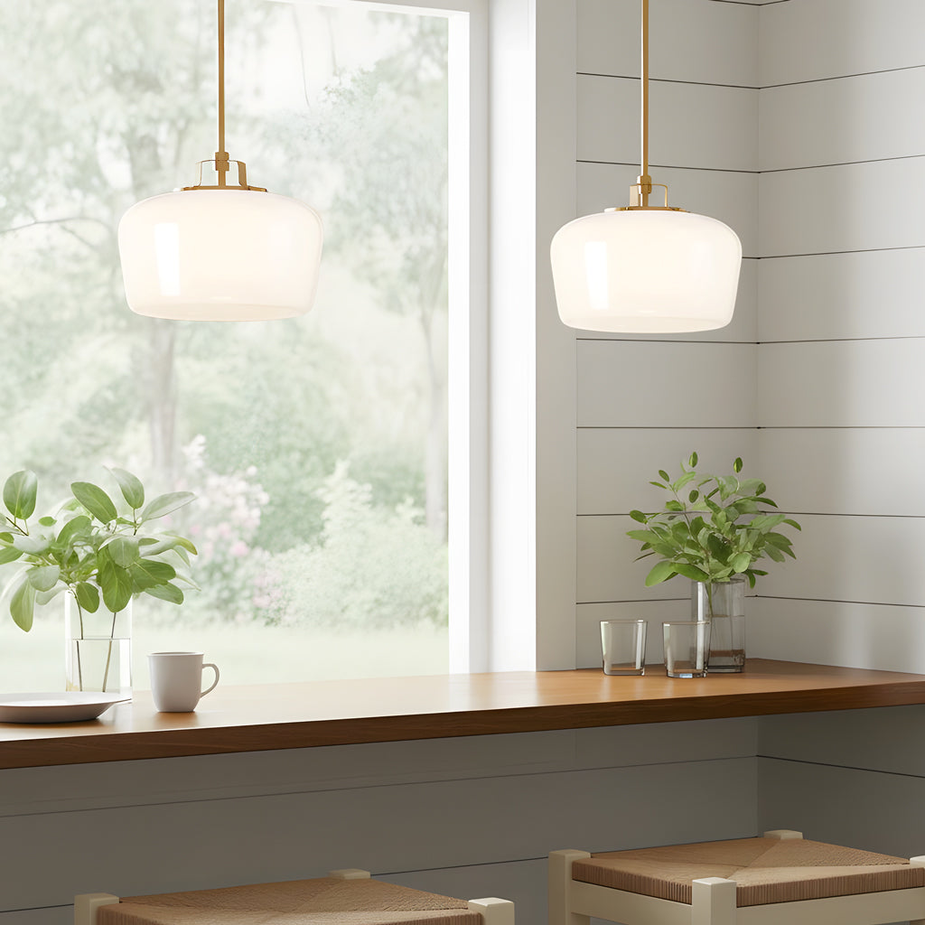 Hanglamp met Opaal Wit Glazen Kap en Antique Brass Fitting – 3-Lichts Hangverlichting voor Keukeneiland Eetkamer Woonkamer Scandinavisch Interieur | Sansoti
