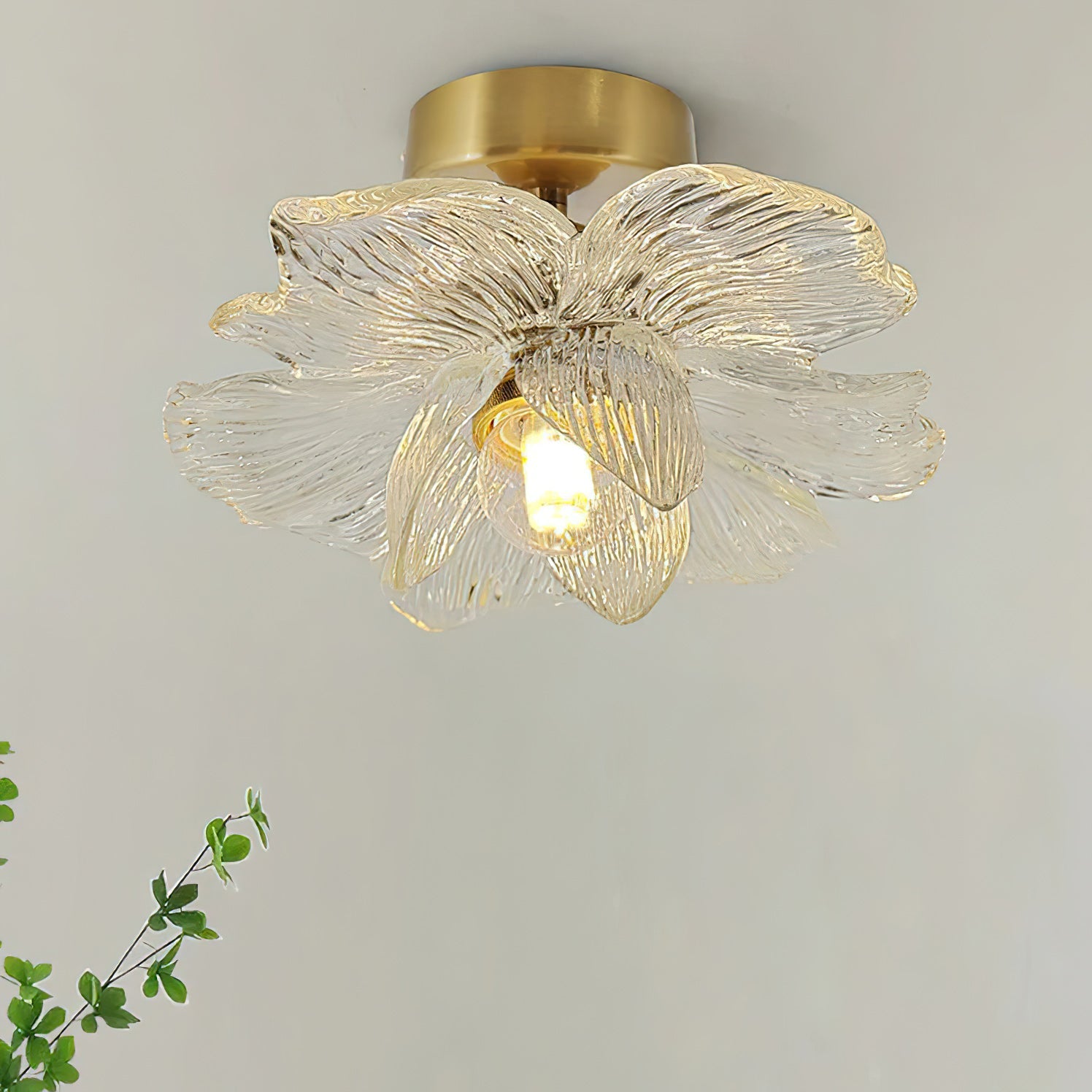 Plafondlamp met Bloesemontwerp in Hars en Messing – Elegante Verlichting voor Slaapkamer en Gang | Sansoti