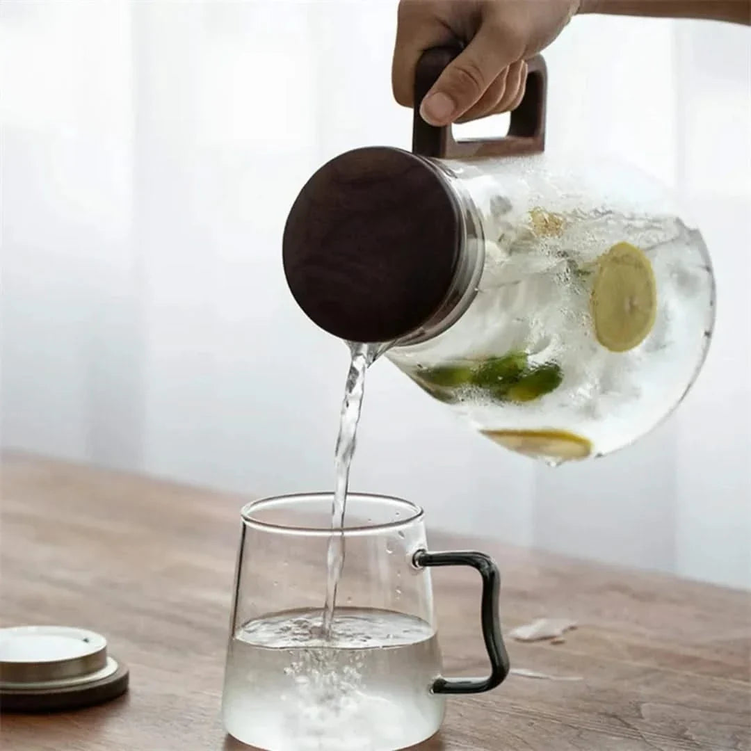 Glazen Waterkan met Houten Handvat 2L - Hittebestendig Borosilicaatglas met Filter - Transparant Karaf | Sansoti