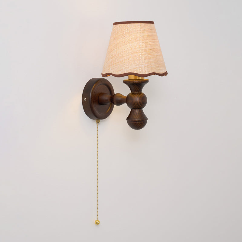 Wandlamp met golvende stoffen kap – Walnoot en beige vintage wandverlichting voor slaapkamer en gang | Sansoti