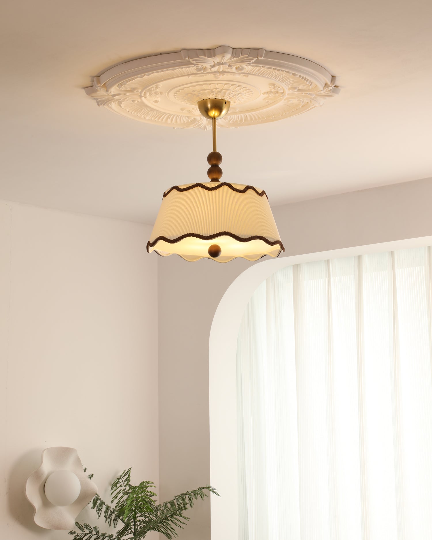 Plafondlamp met Geplooide Kap en Houten Kralen – Vintage Cottage Stijl voor Warm Sfeervol Licht | Sansoti
