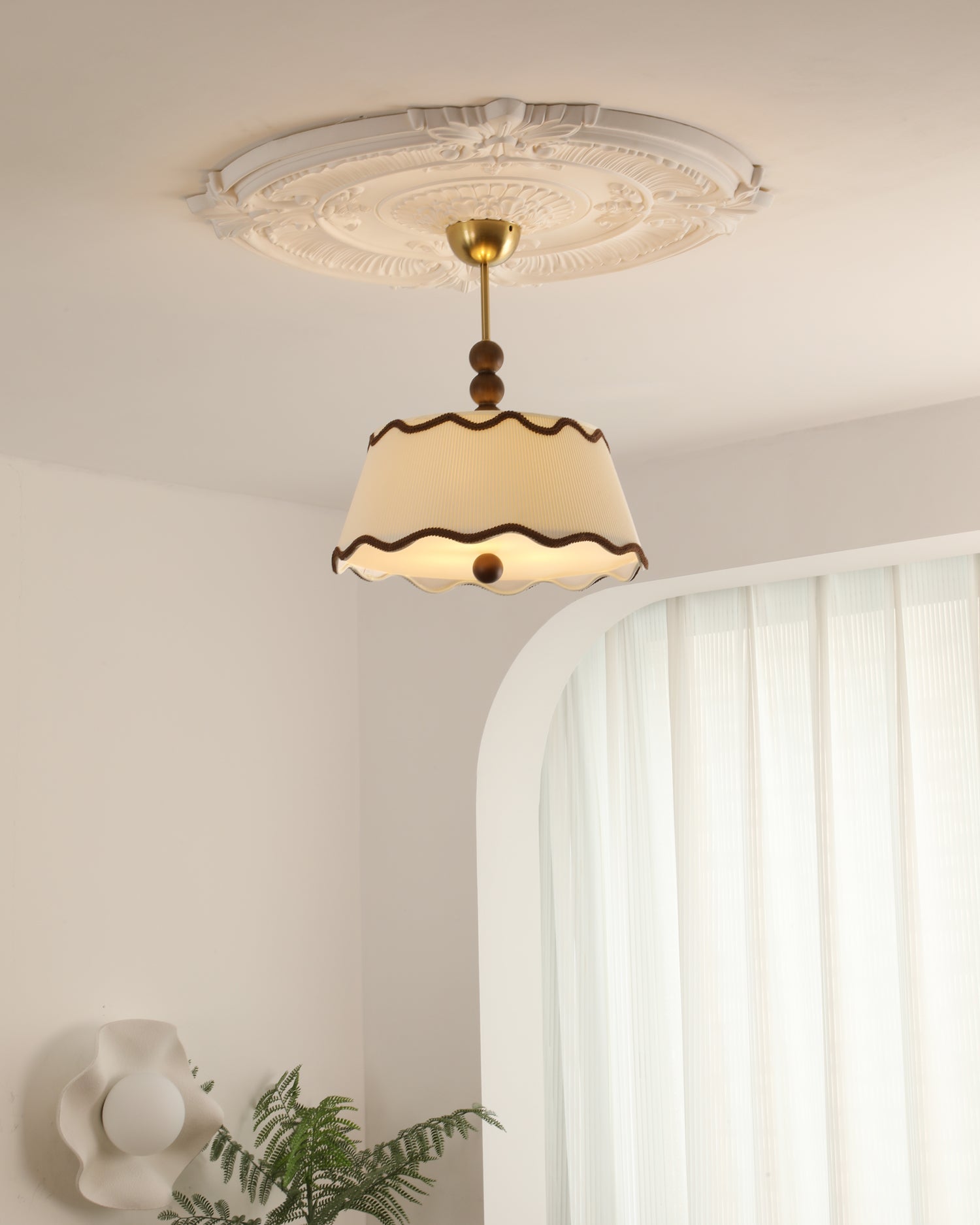 Plafondlamp met Geplooide Kap en Houten Kralen – Vintage Cottage Stijl voor Warm Sfeervol Licht | Sansoti