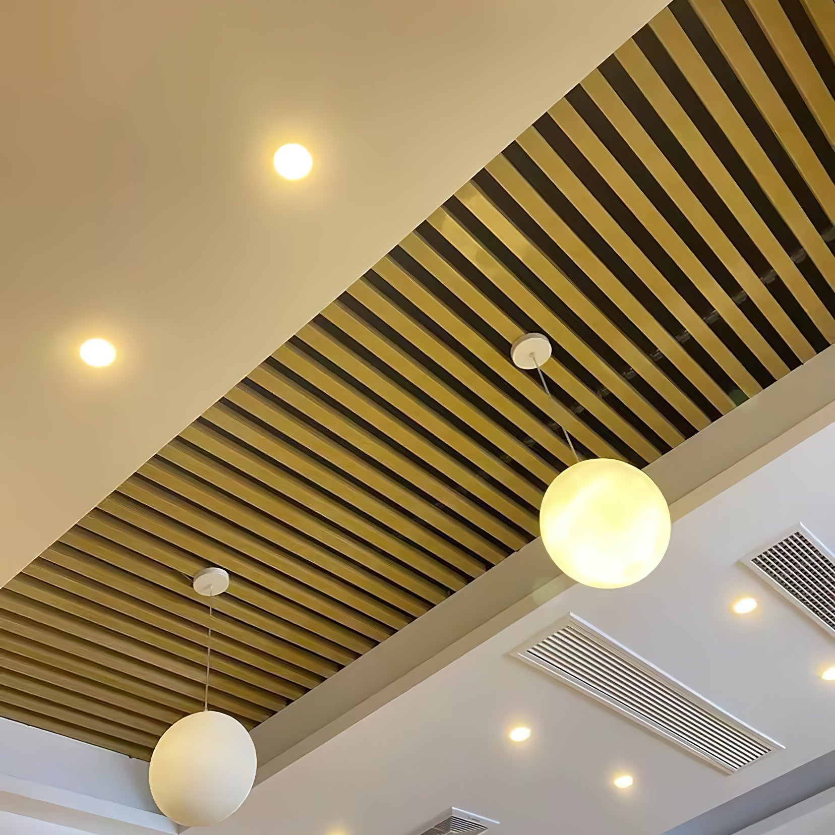 Maan Hanglamp – Realistische Textuur – 8 Maten Beschikbaar – Romantische Maanbol voor Slaapkamer Eetkamer Kinderkamer – Dimbaar Warm Licht – Schuine Plafondadapter Inbegrepen | Sansoti