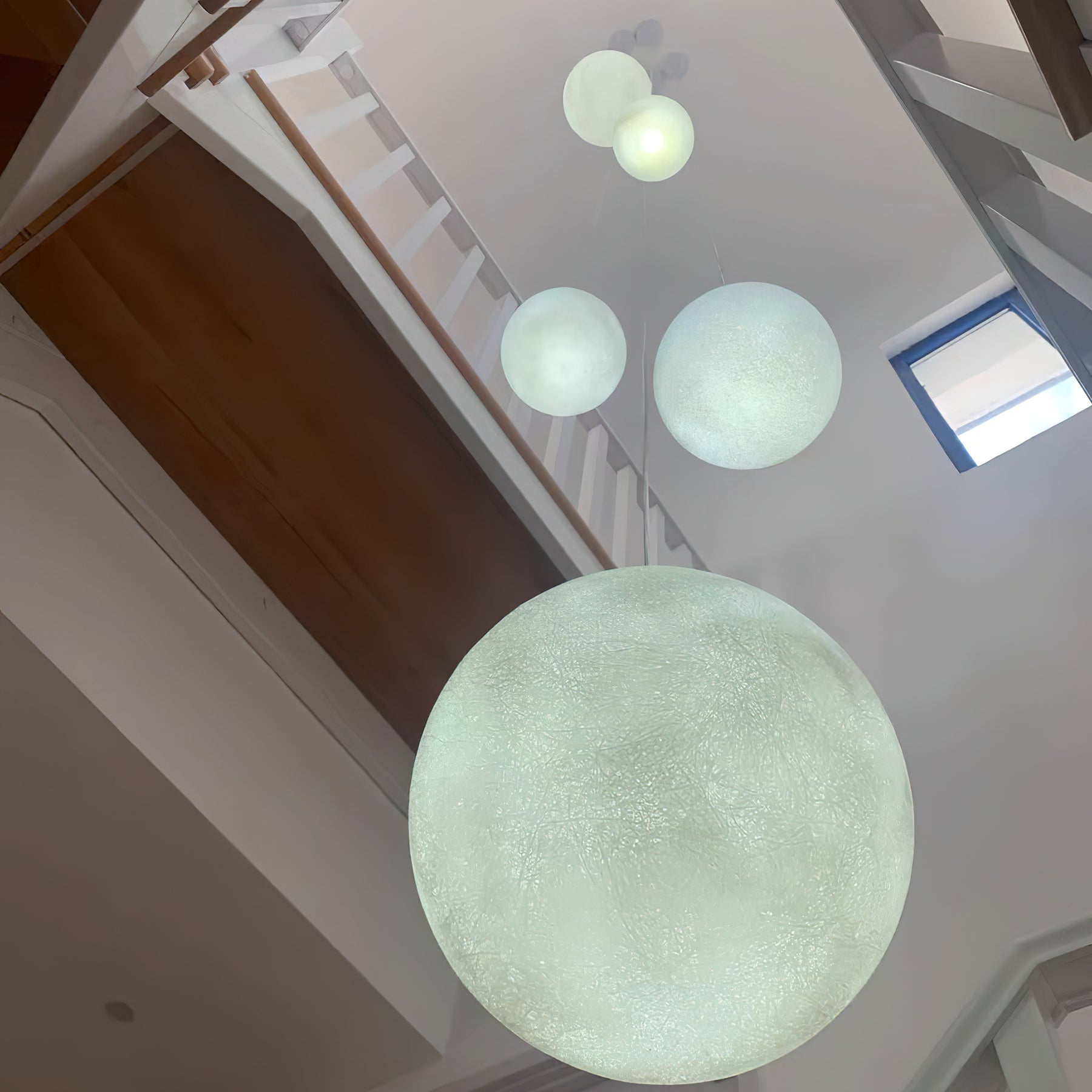Maan Hanglamp – Realistische Textuur – 8 Maten Beschikbaar – Romantische Maanbol voor Slaapkamer Eetkamer Kinderkamer – Dimbaar Warm Licht – Schuine Plafondadapter Inbegrepen | Sansoti