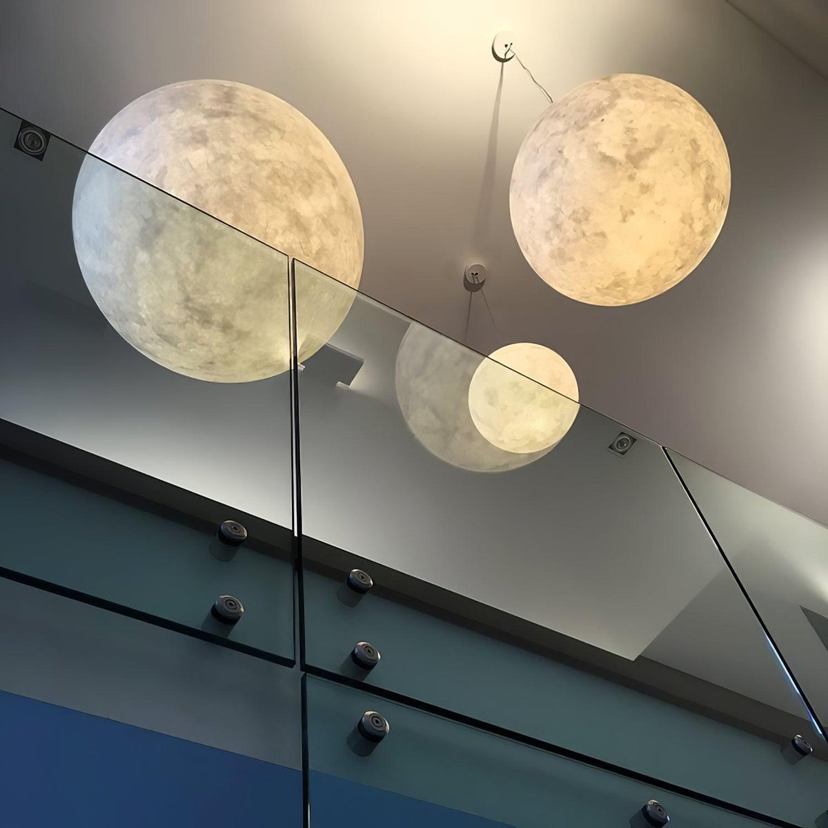 Hanging Moon Lamp, Spherical White Design, Adjustable 25-100cm, Ambient Lighting, Modern Living Room Décor | Sansoti