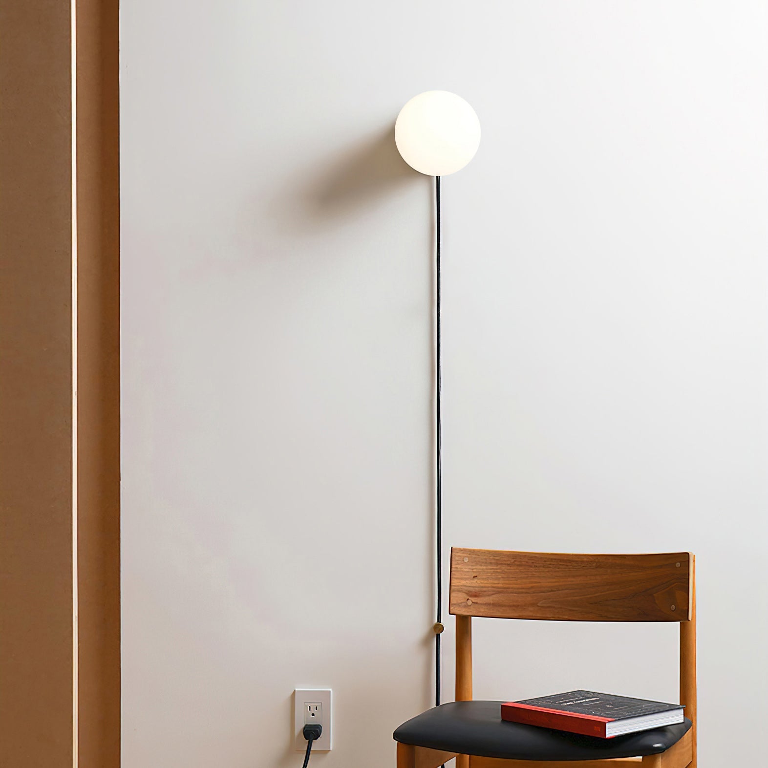 Wandlamp Plug-In Glas & IJzer Zwart Wit Sfeerlicht Slaapkamer Gang | Sansoti