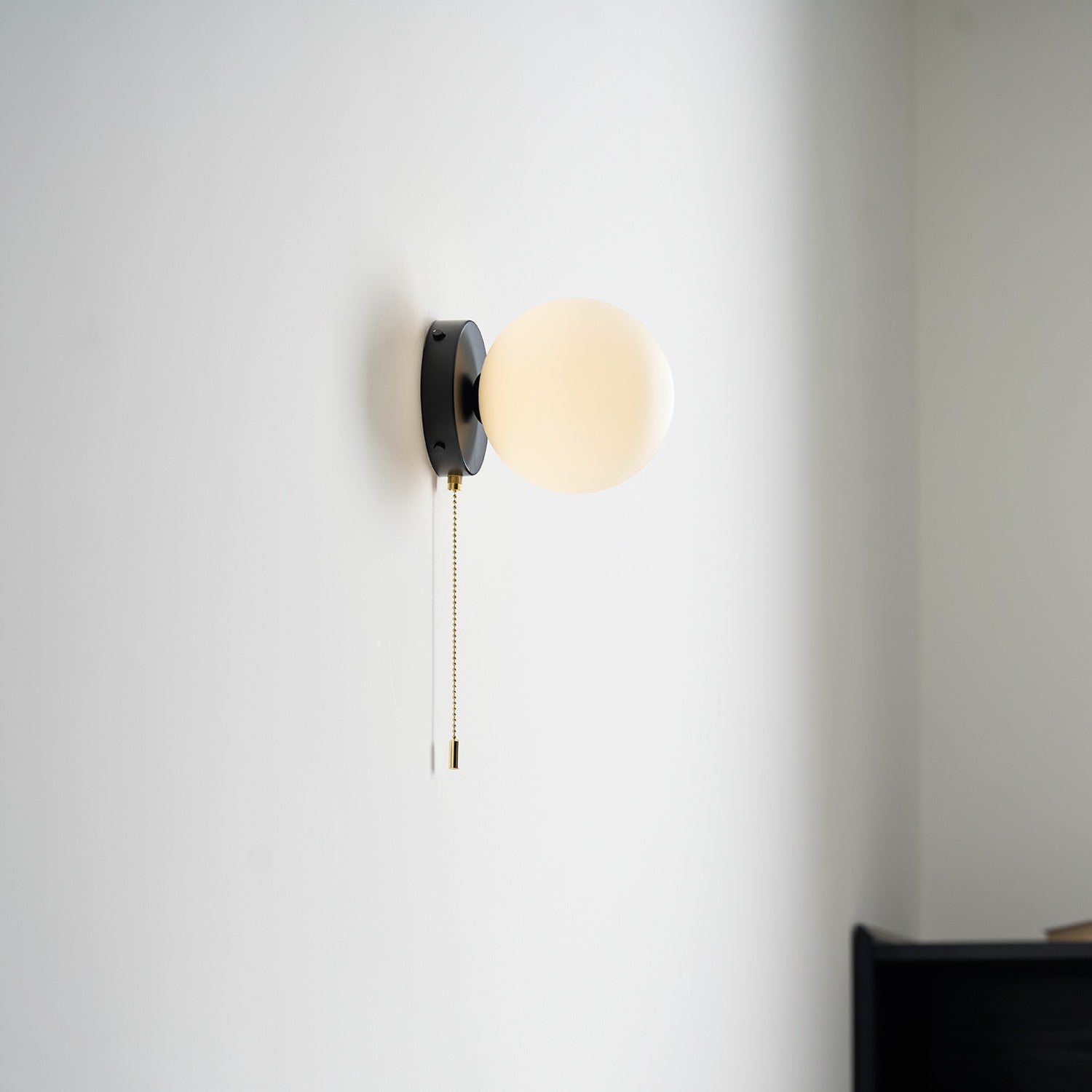Glazen Wandlamp Scandinavisch Design met Ronde Bolkap Wit Glas G9 Fitting Compact & Modern Sfeervol voor Slaapkamer Hal | Sansoti