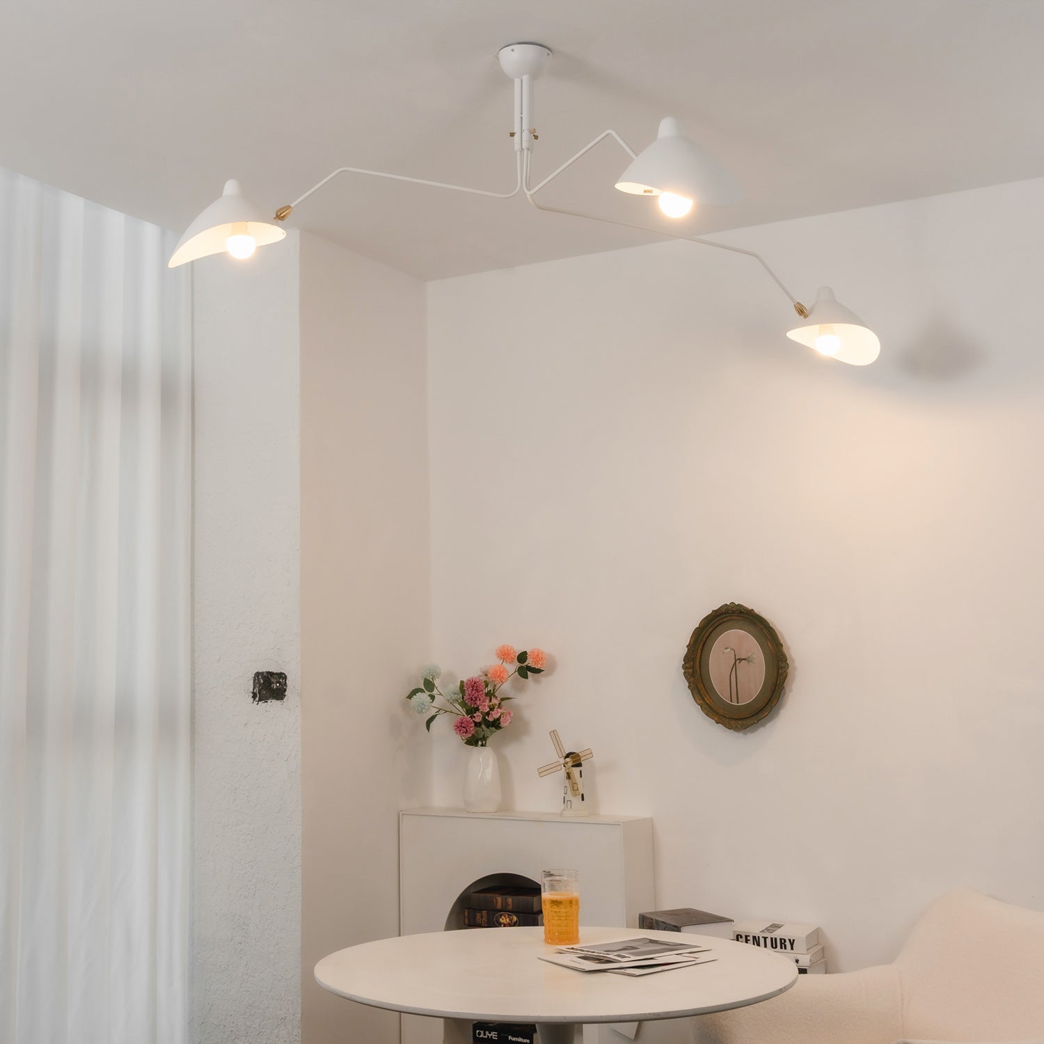 Verstelbare Spinlamp Multi-Arm Plafondlamp Industriële Design Messing Details Zwart Wit Scandinavisch Modern | Sansoti