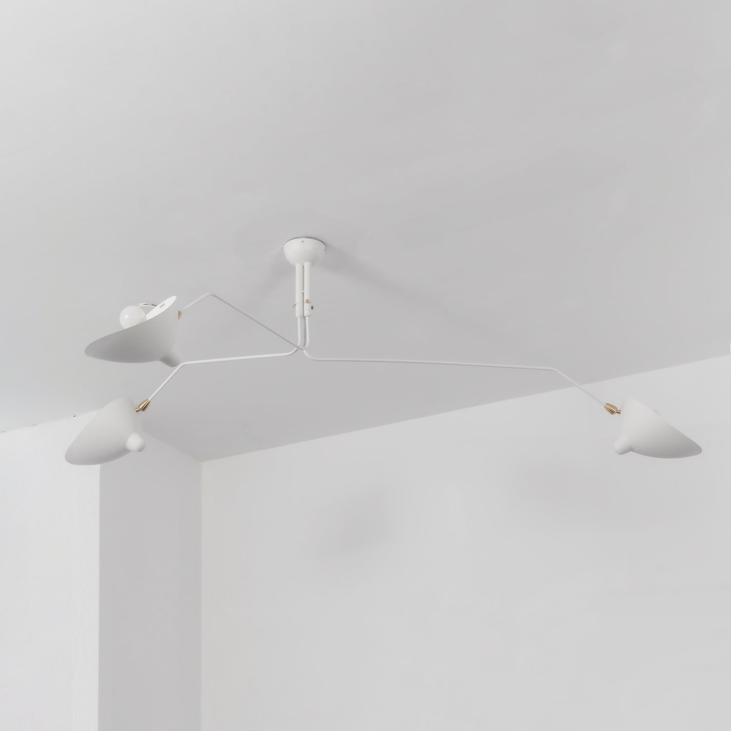 Verstelbare Spinlamp Multi-Arm Plafondlamp Industriële Design Messing Details Zwart Wit Scandinavisch Modern | Sansoti