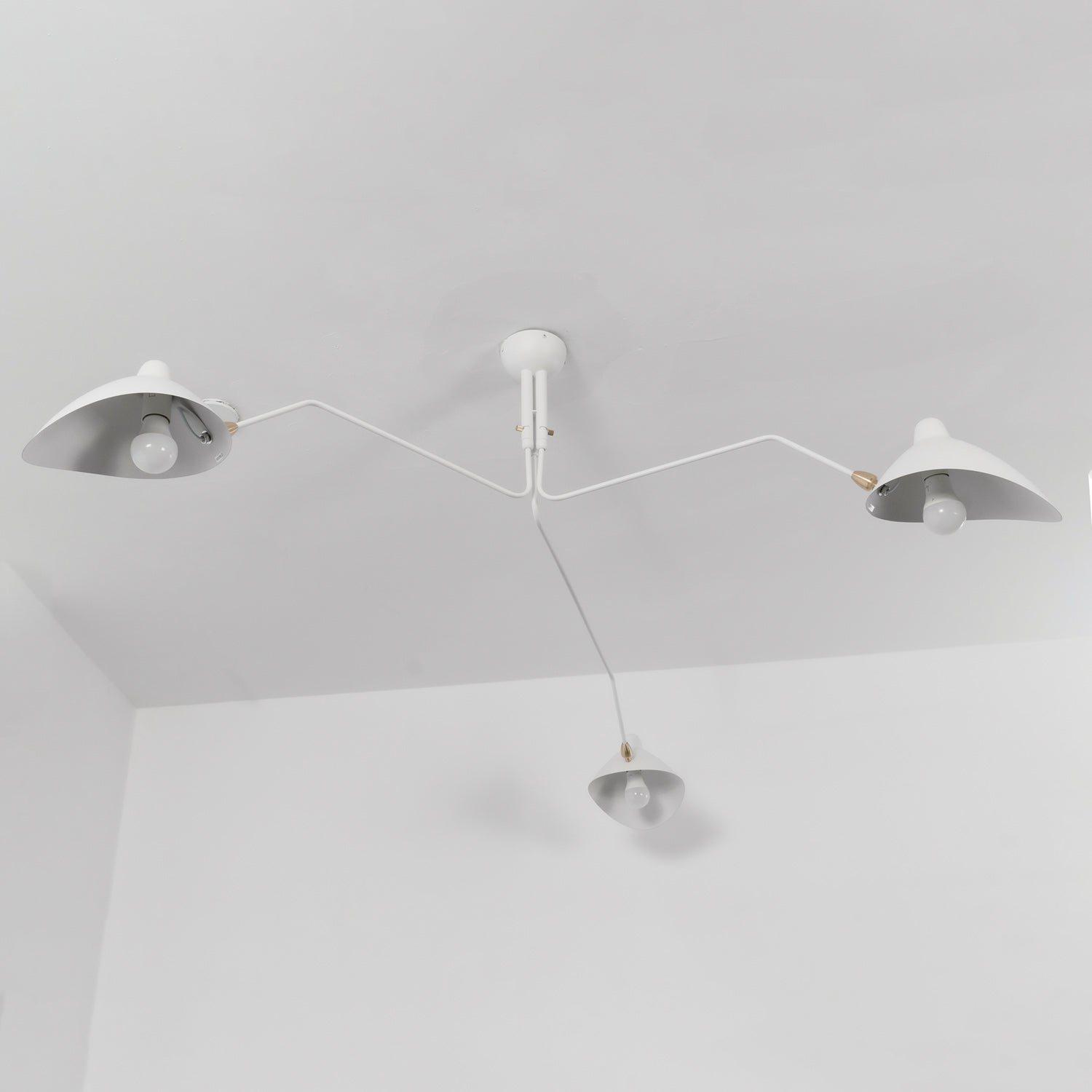 Verstelbare Spinlamp Multi-Arm Plafondlamp Industriële Design Messing Details Zwart Wit Scandinavisch Modern | Sansoti