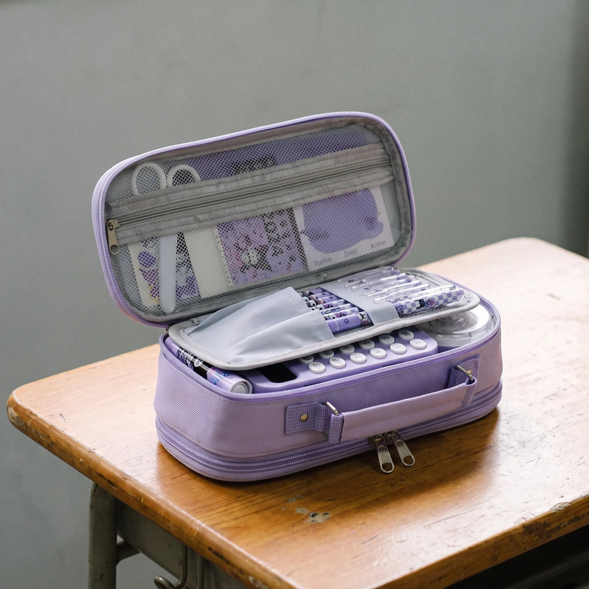 Pennenkoker met vakken en ritssluiting voor ordelijk schoolmateriaal en kantoorbenodigdheden bewaren | Sansoti
