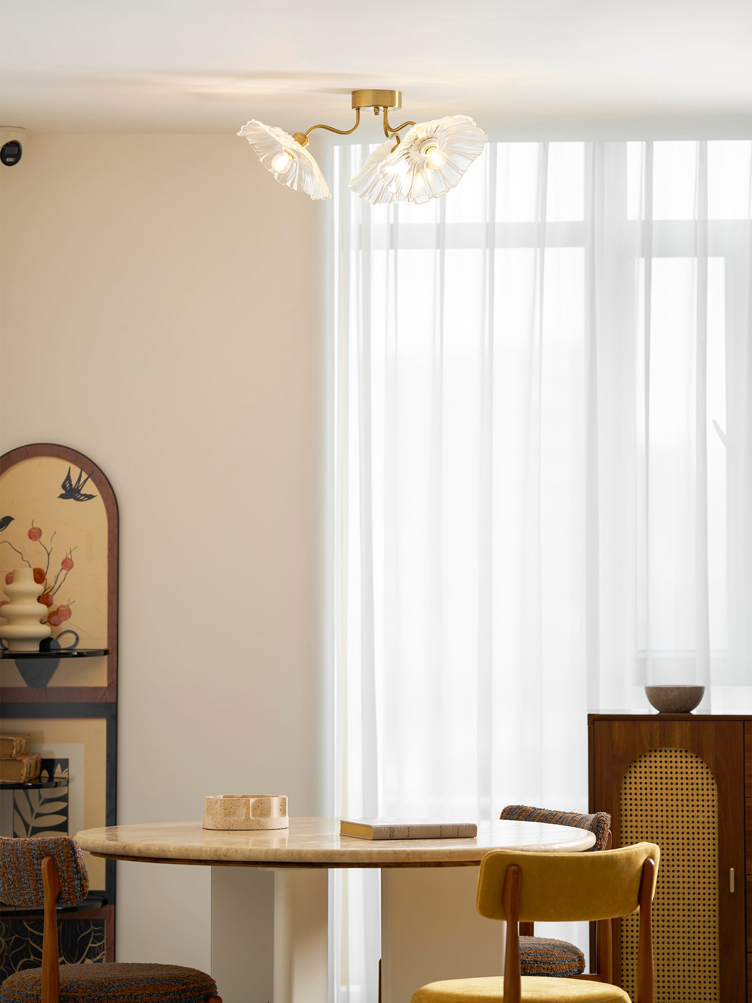 Glazen Plafondlamp met Bladmotief – 3, 5 of 6 Lichtpunten – Gouden Armatuur met Helder of Roze Matglas | Sansoti