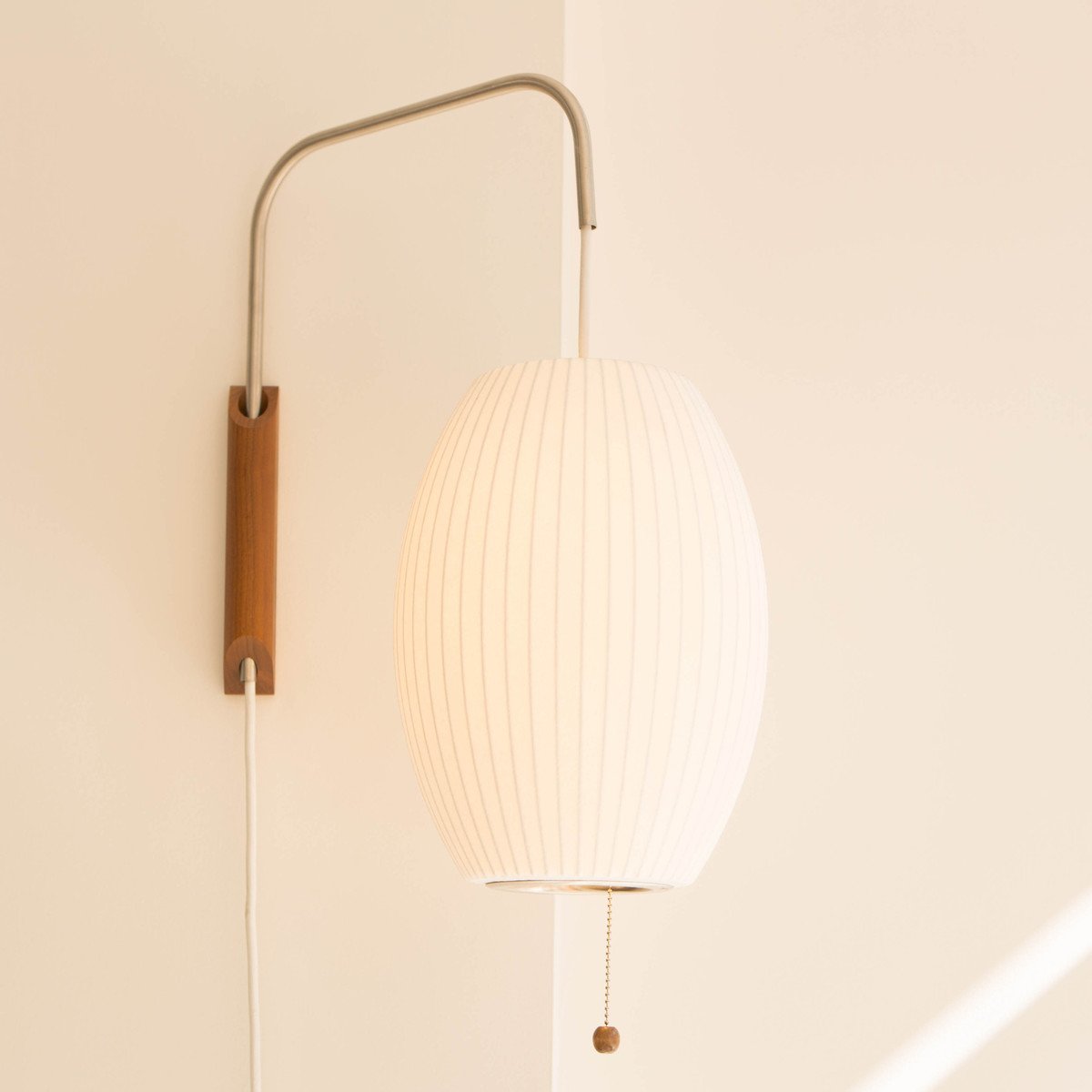 Wandlamp Zijden Kap Walnoot Metaal Wit Woonkamer Slaapkamer | Sansoti