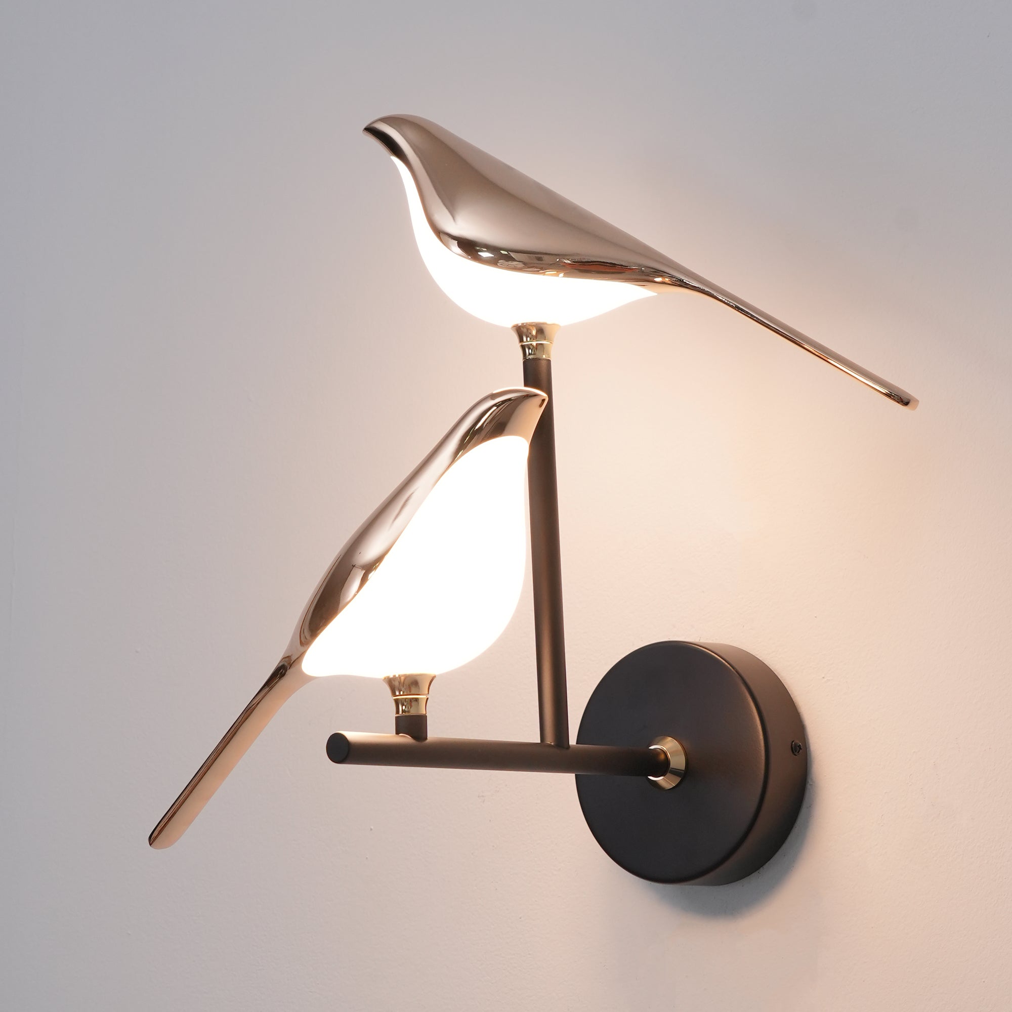 Wandlamp met Vogelmotief en Verstelbare Lamparmen – Zwart & Roségoud Design 1 of 2 Lichtpunten Magnetische Vogel Moderne Decoratieve Verlichting | Sansoti