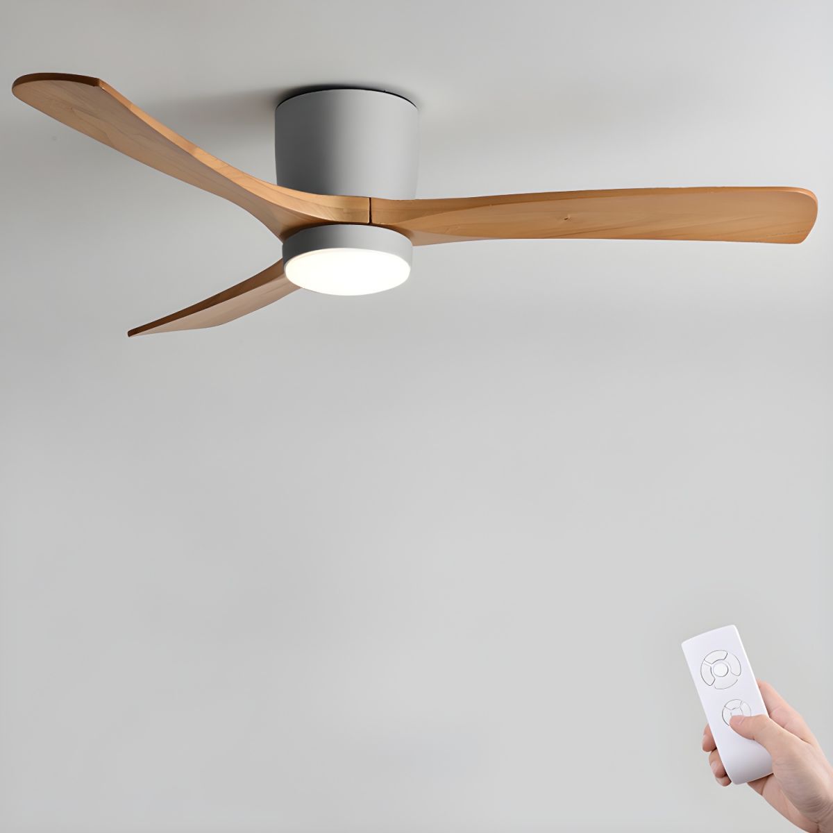 Deckenventilator mit LED-Beleuchtung und Holzflügeln – skandinavisches Design | Restfield