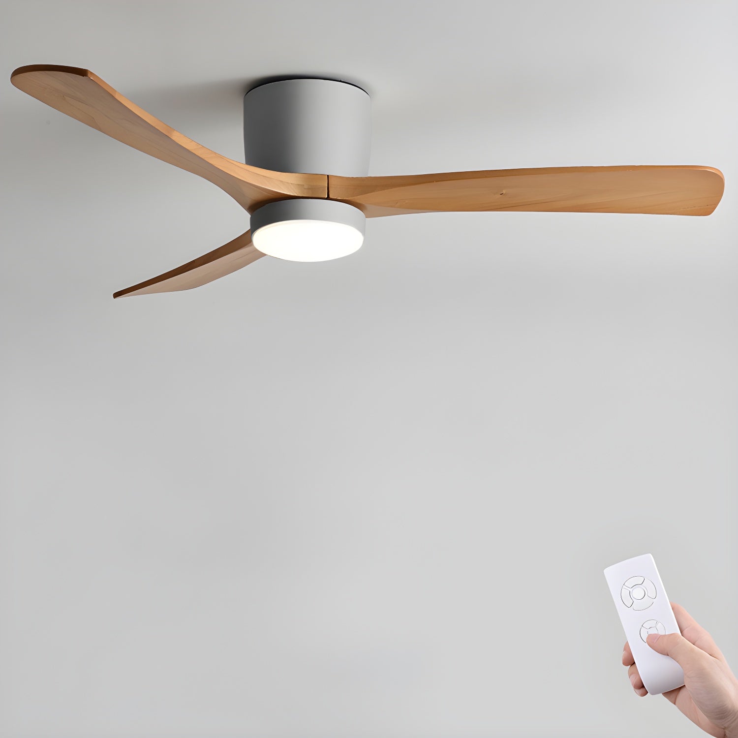Deckenventilator mit LED-Beleuchtung und Holzflügeln – skandinavisches Design | Restfield