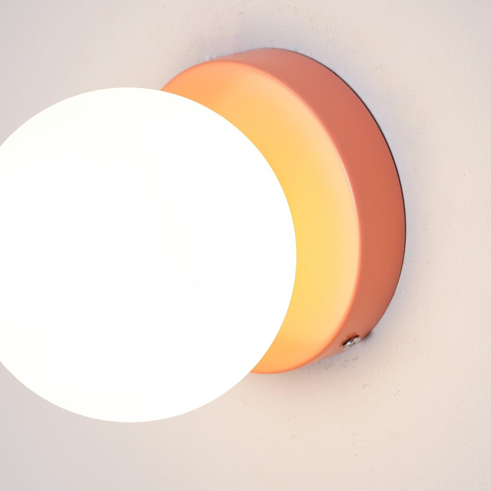 Nuvol Wandlamp — Metalen Wandspot met Glazen Bol ø12cm — Compacte Wandverlichting in 5 Kleuren | Sansoti