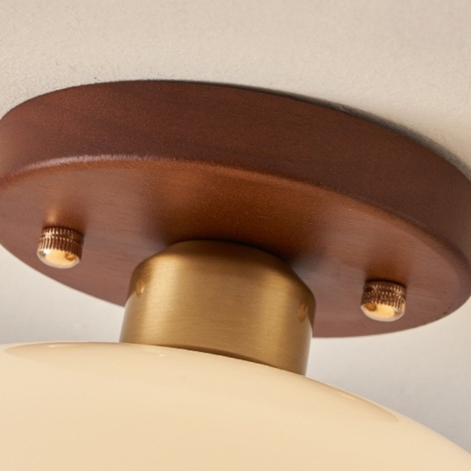 Bauhaus Plafondlamp Rond met Opaal Glas en Houtdetail – Scandinavisch Design met Warme Sfeerverlichting | Sansoti