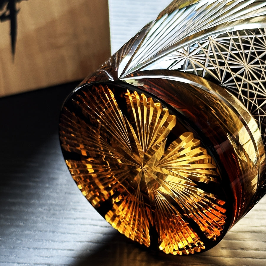 Verre à whisky Edo Kiriko Plume de grue Ambre Fait main Cristal japonais Boîte en bois | Restfield
