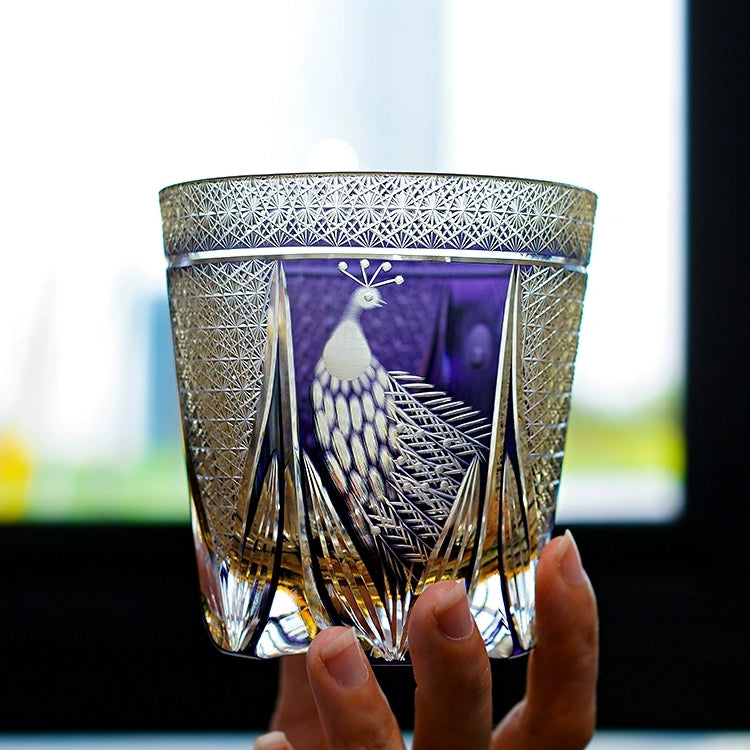 Handgeslepen Glazen Whiskyglas met Edel Pauwmotief – Incl. Houten Giftbox | Sansoti