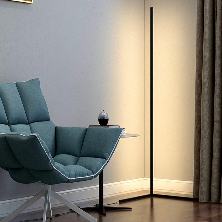 Moderne Eck-Stehleuchte mit integrierter LED-Beleuchtung und schlankem, platzsparendem Design | Restfield